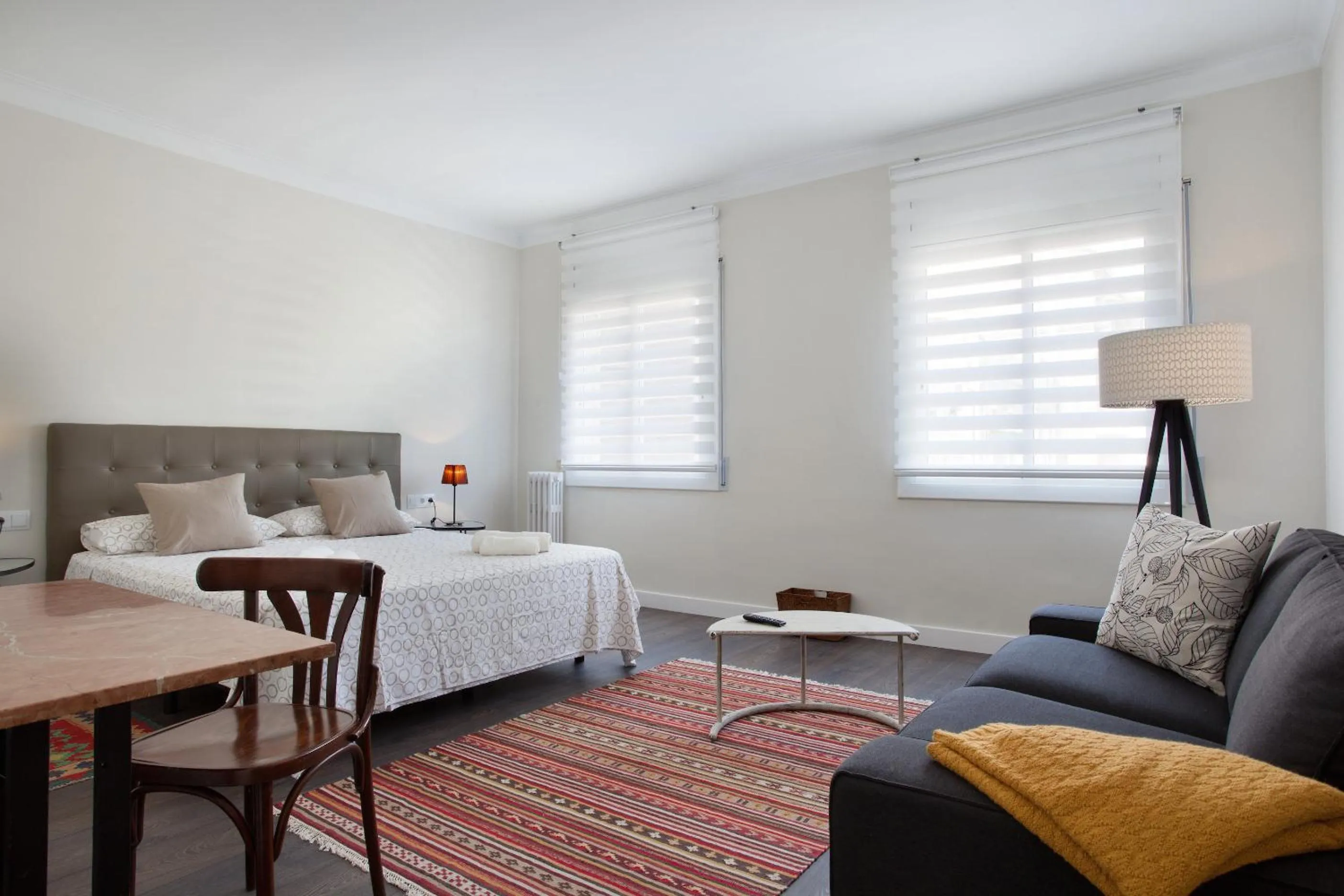 Photo of the whole room, Bed in Consell de Cent Apartment