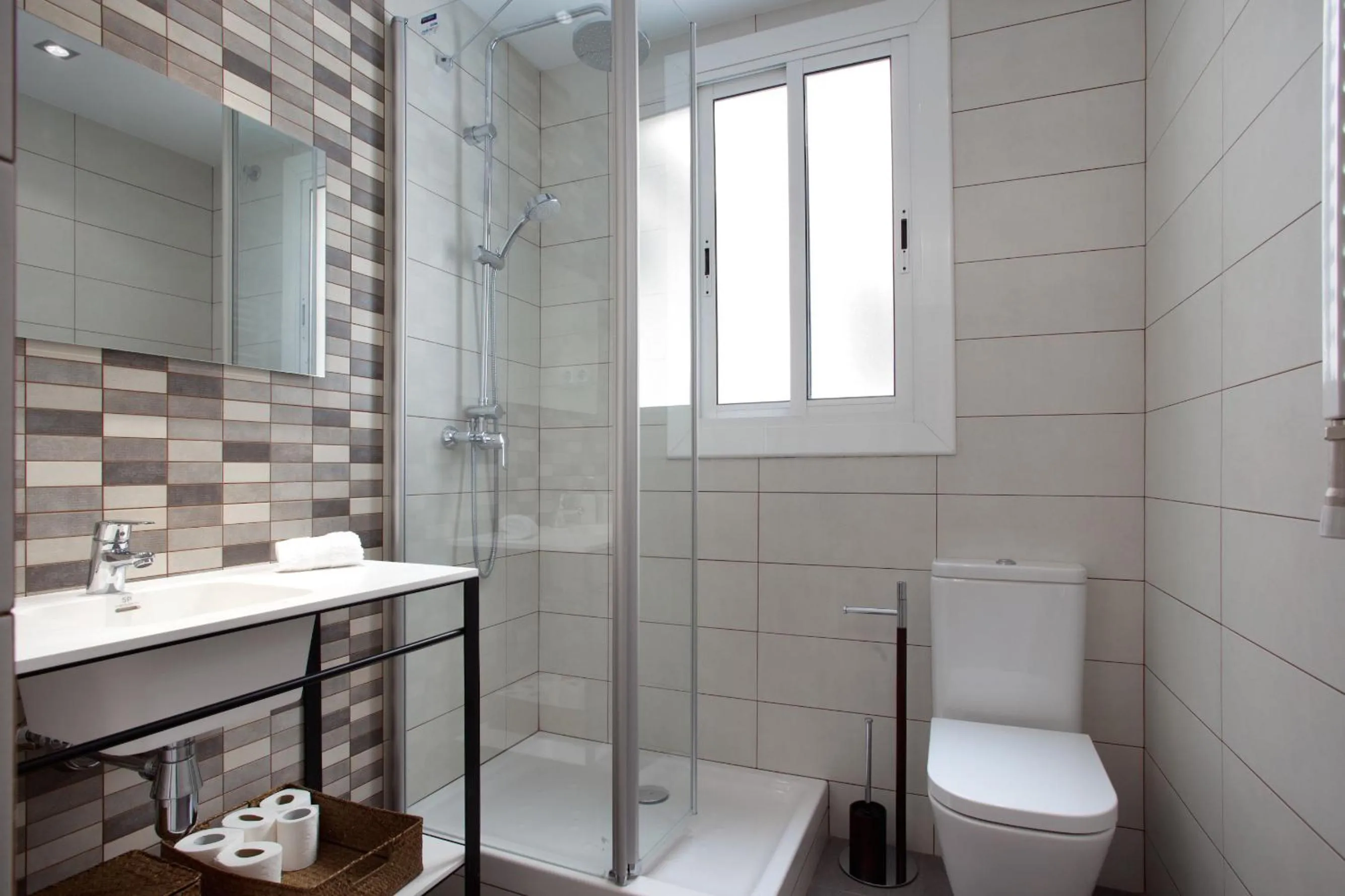 Bathroom in Consell de Cent Apartment