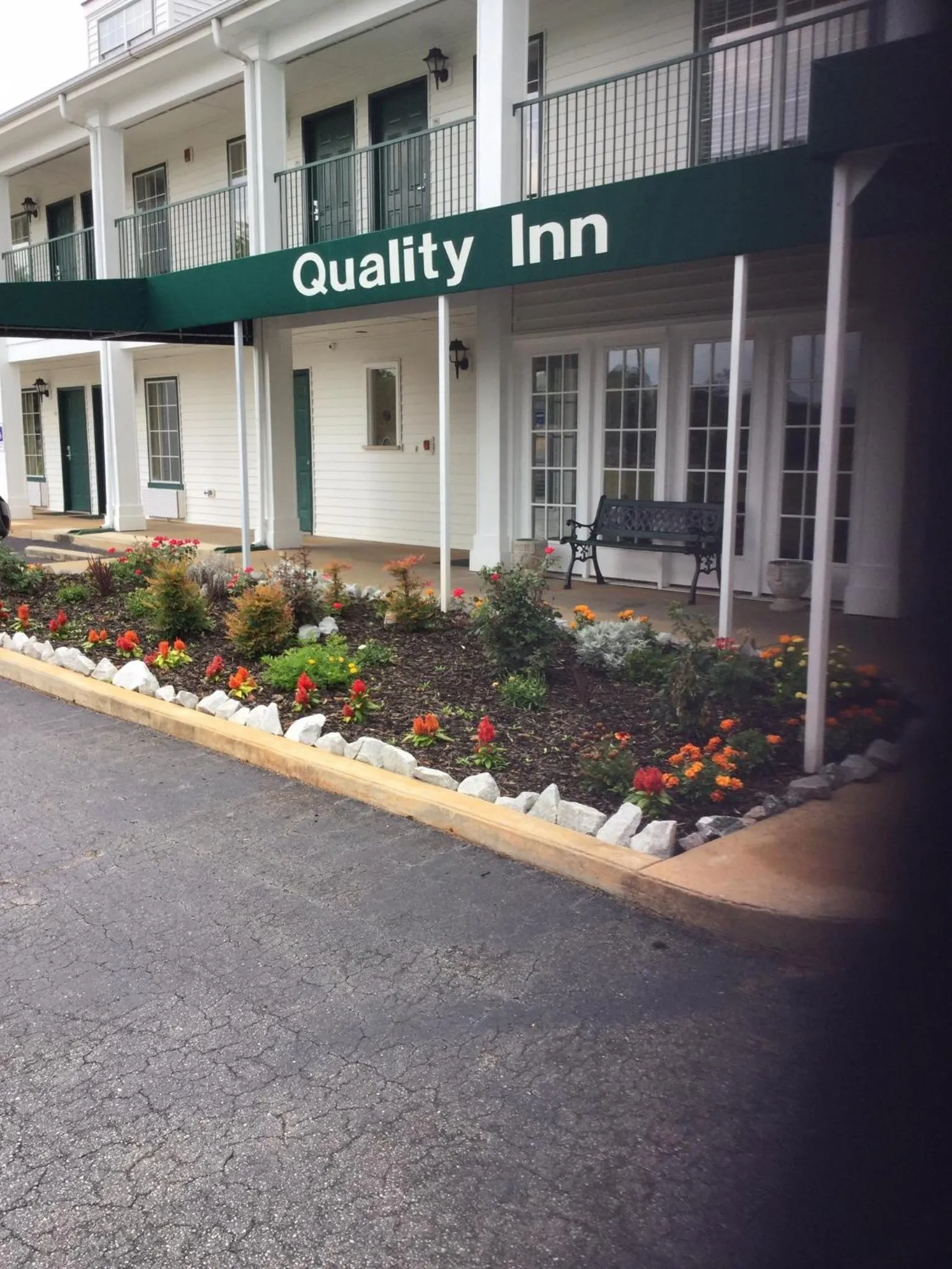 Spring in Quality Inn Hartwell