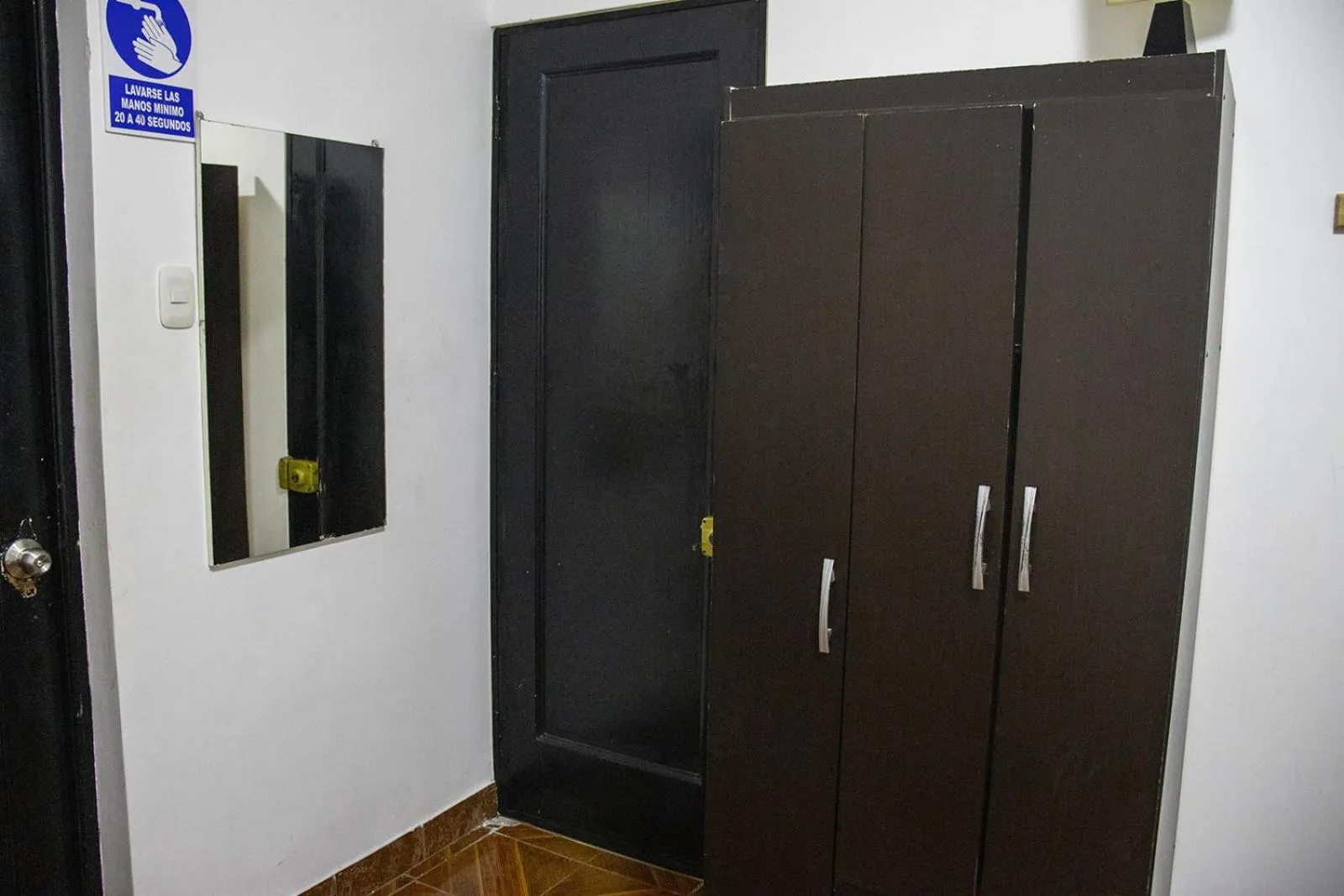 wardrobe in Plaza Mayor Lima