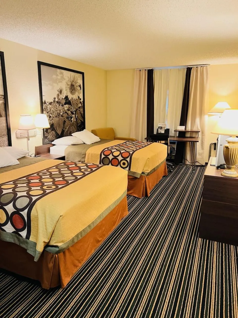 Bedroom, Bed in Super 8 by Wyndham Dodge City