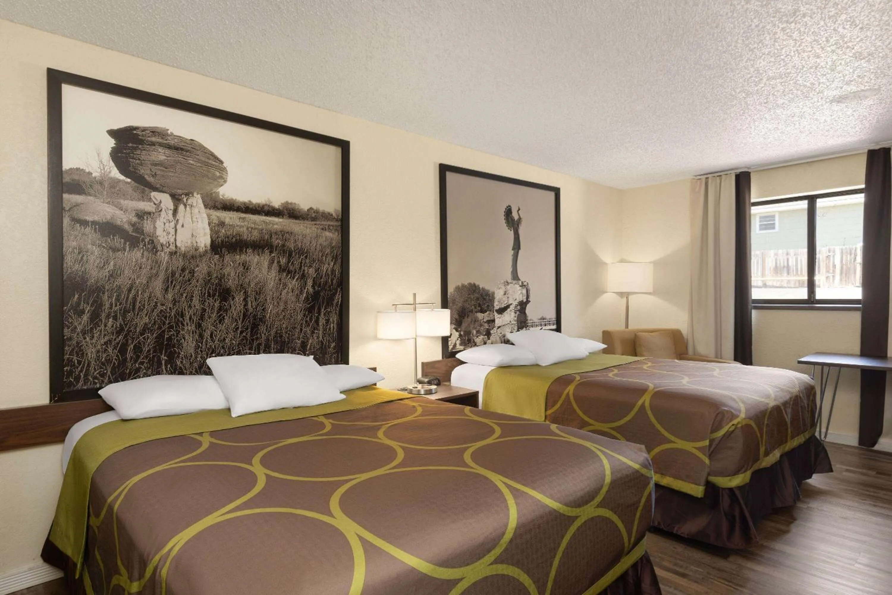 Photo of the whole room, Bed in Super 8 by Wyndham Dodge City