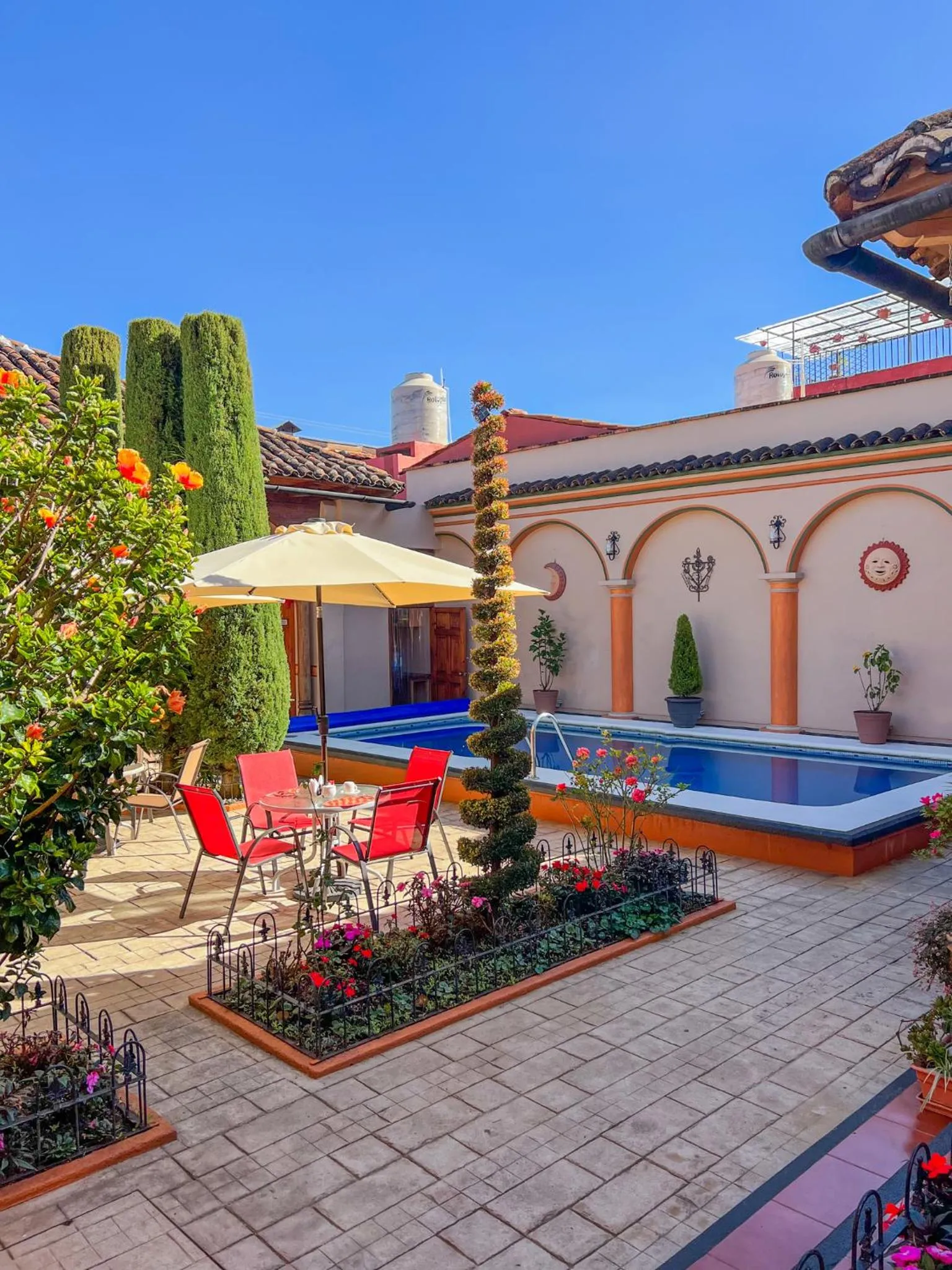 Pool view in Hotel La Casa de Mamá