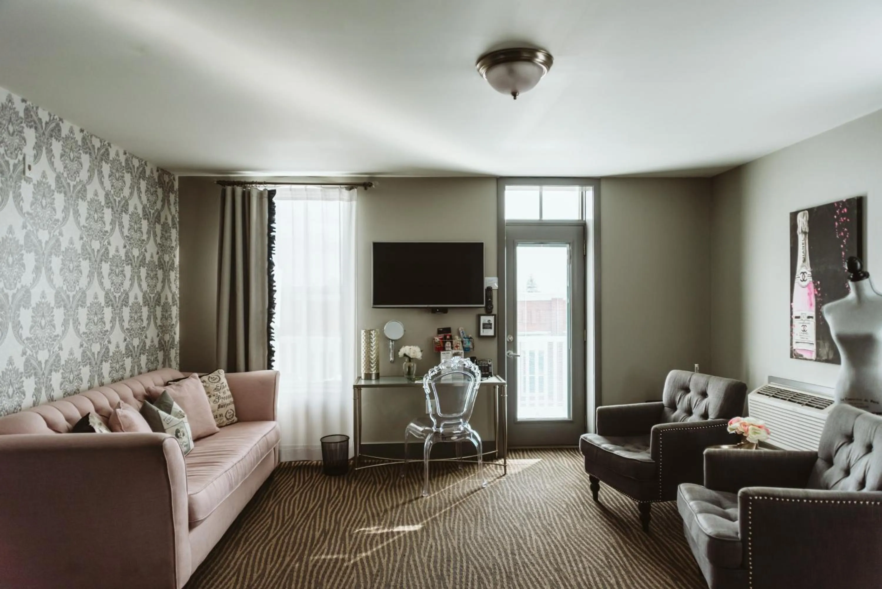 TV and multimedia in The Grove Hotel