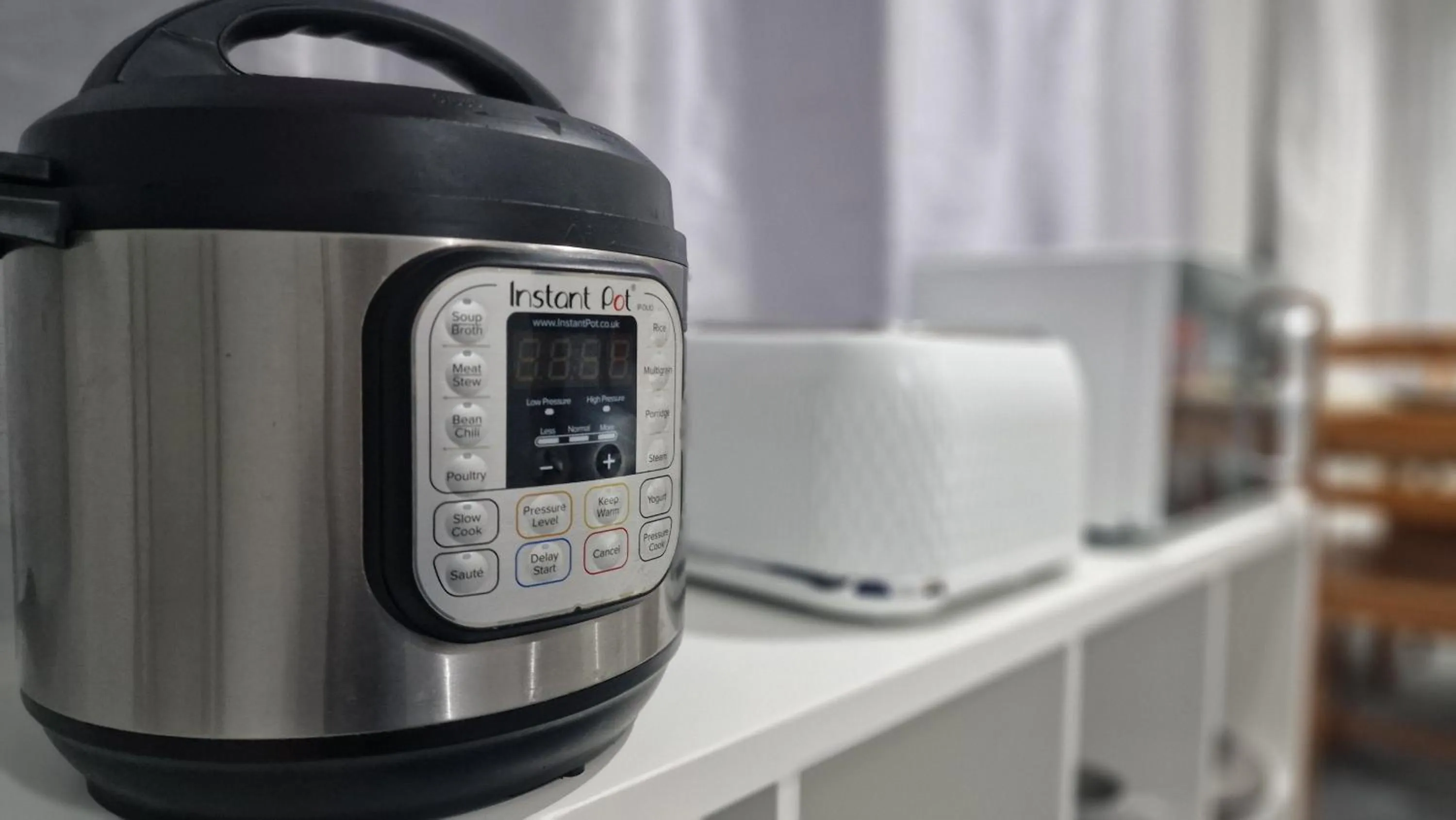 Coffee/tea facilities in SnoozeDen Westmead - Windsor Castle & Legoland