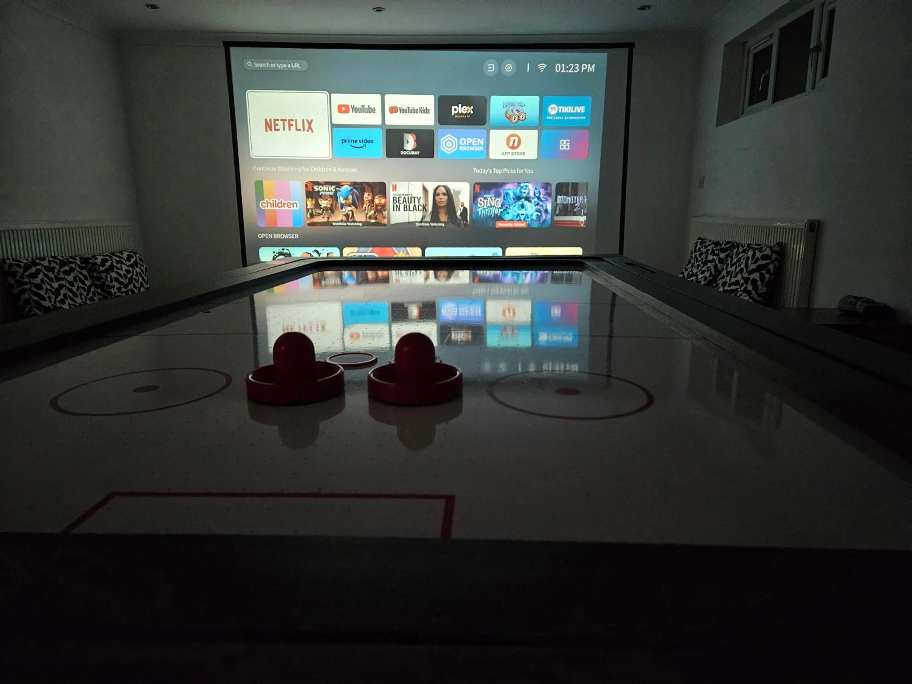 TV and multimedia in SnoozeDen Westmead - Windsor Castle & Legoland