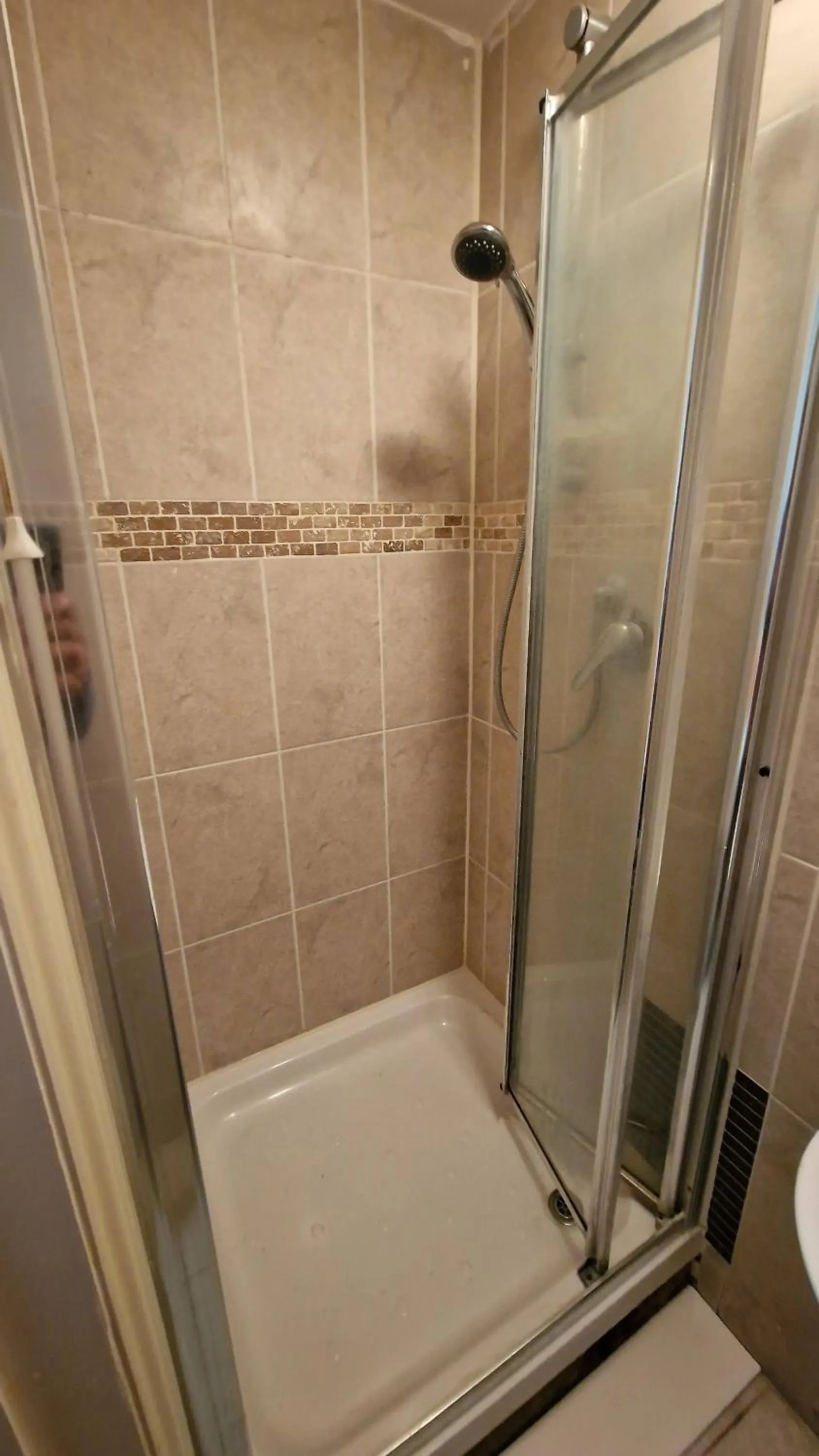 Shower in SnoozeDen Westmead - Windsor Castle & Legoland