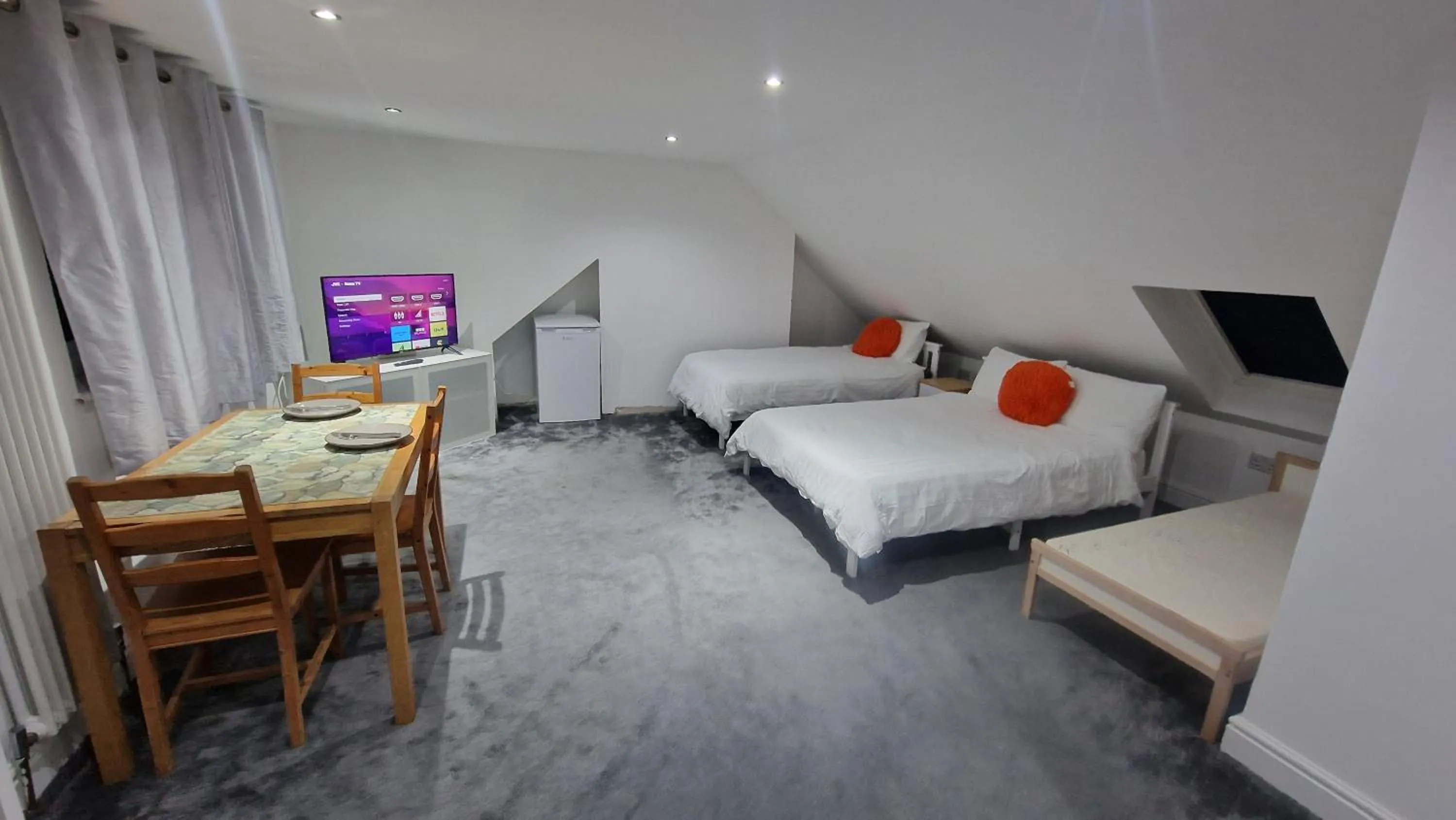 Bed in SnoozeDen Westmead - Windsor Castle & Legoland