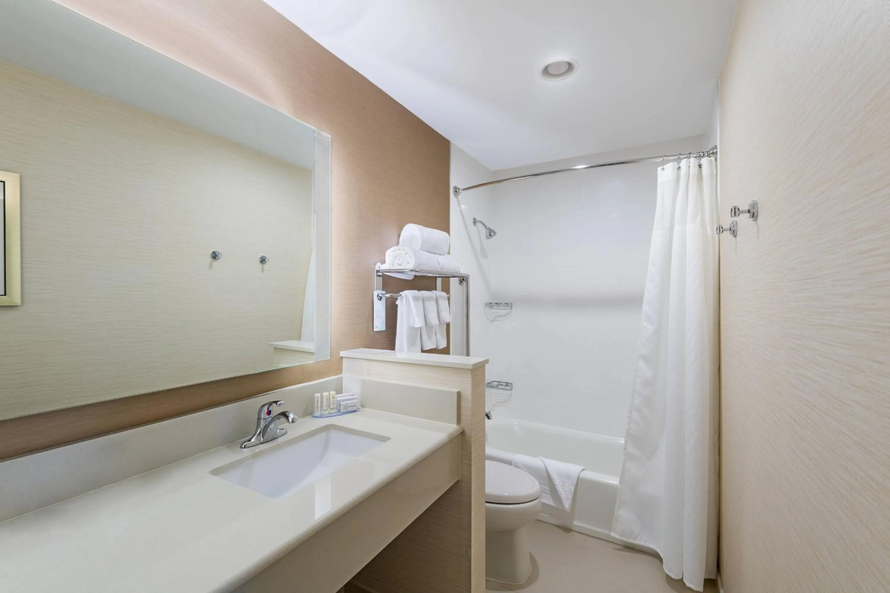 Bathroom in Fairfield by Marriott Inn & Suites Uncasville Mohegan Sun Area