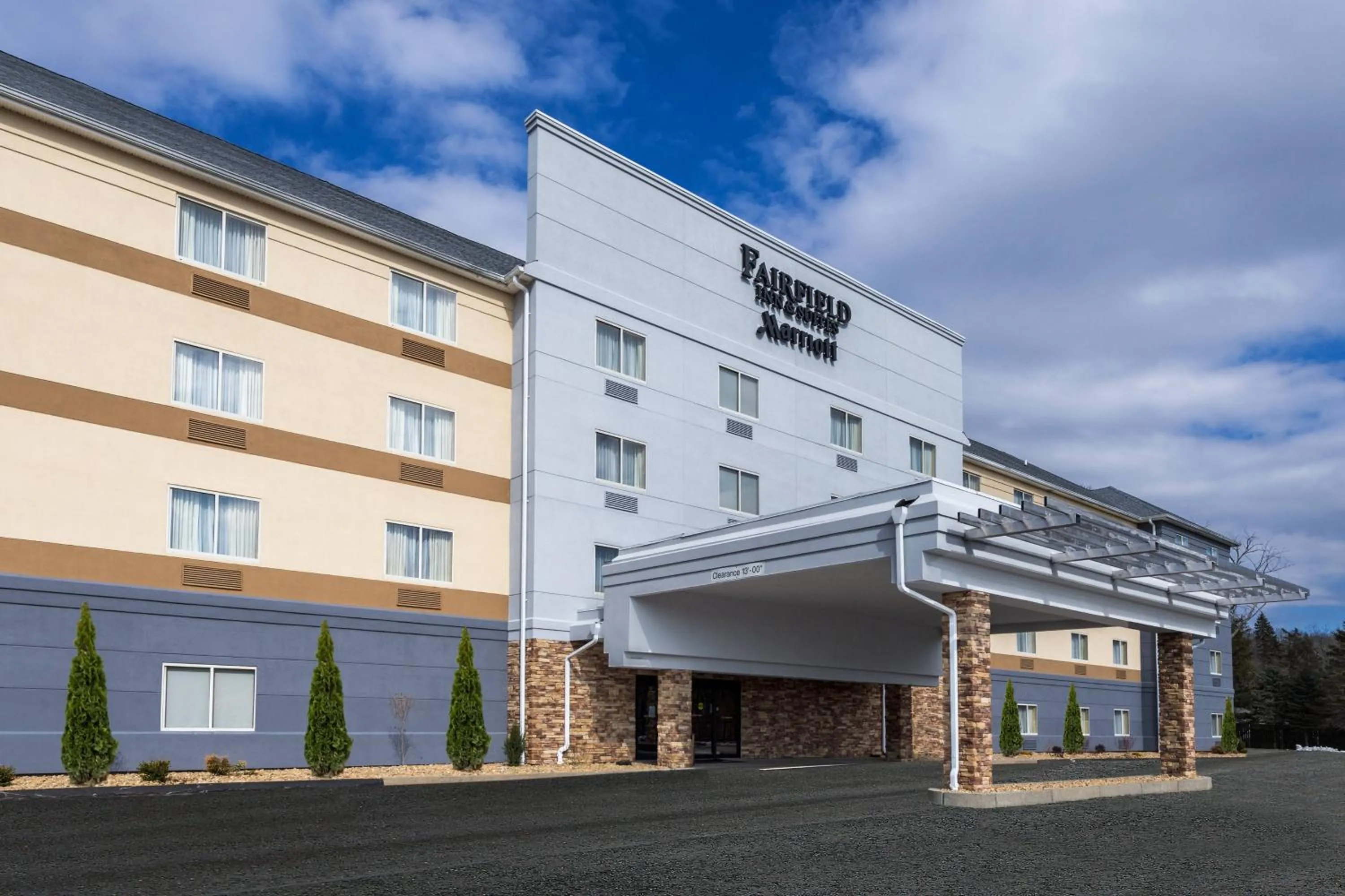 Property building in Fairfield by Marriott Inn & Suites Uncasville Mohegan Sun Area