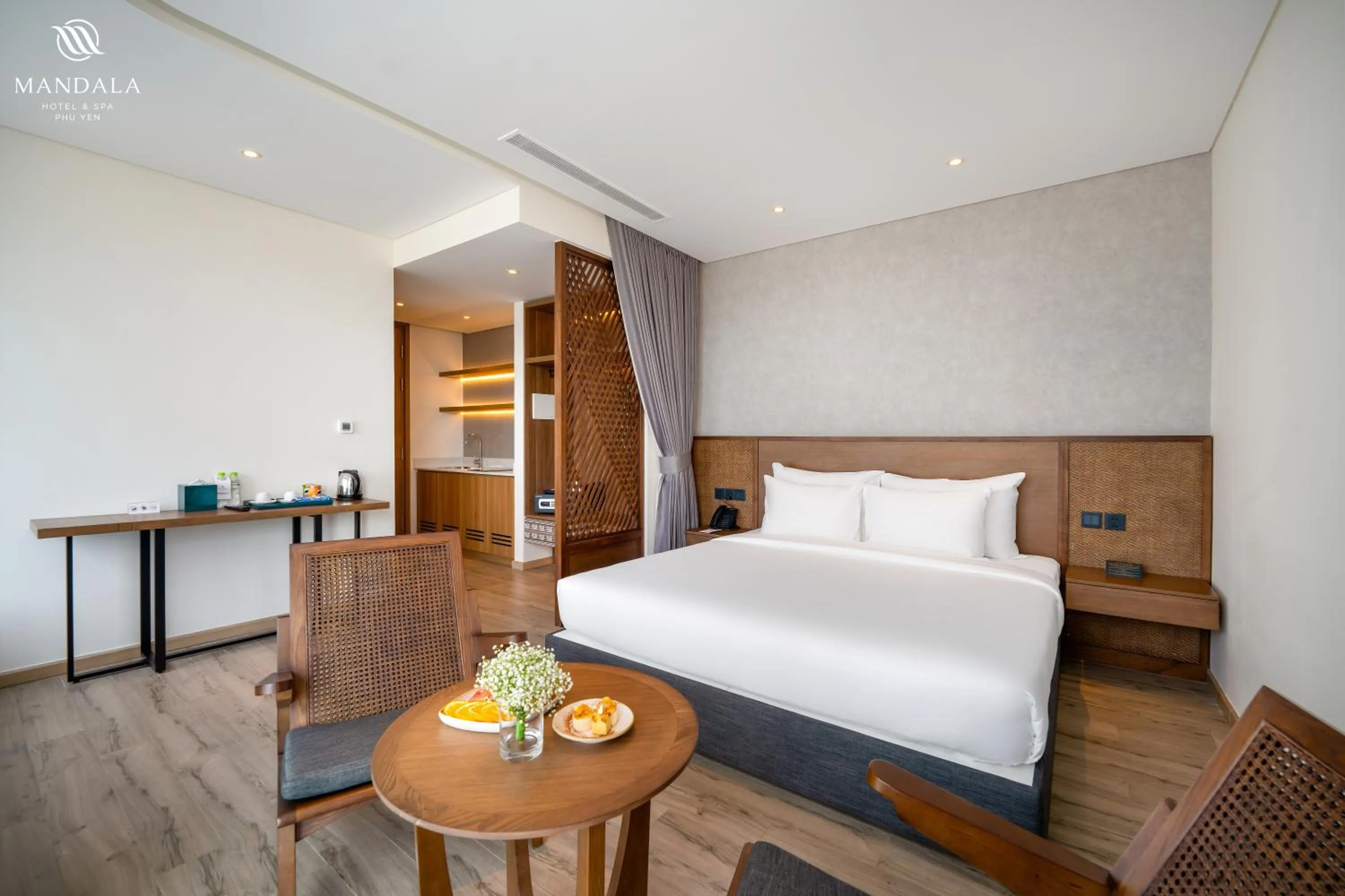 Photo of the whole room, Bed in M Continental by Mandala Phu Yen - 24hours Stay