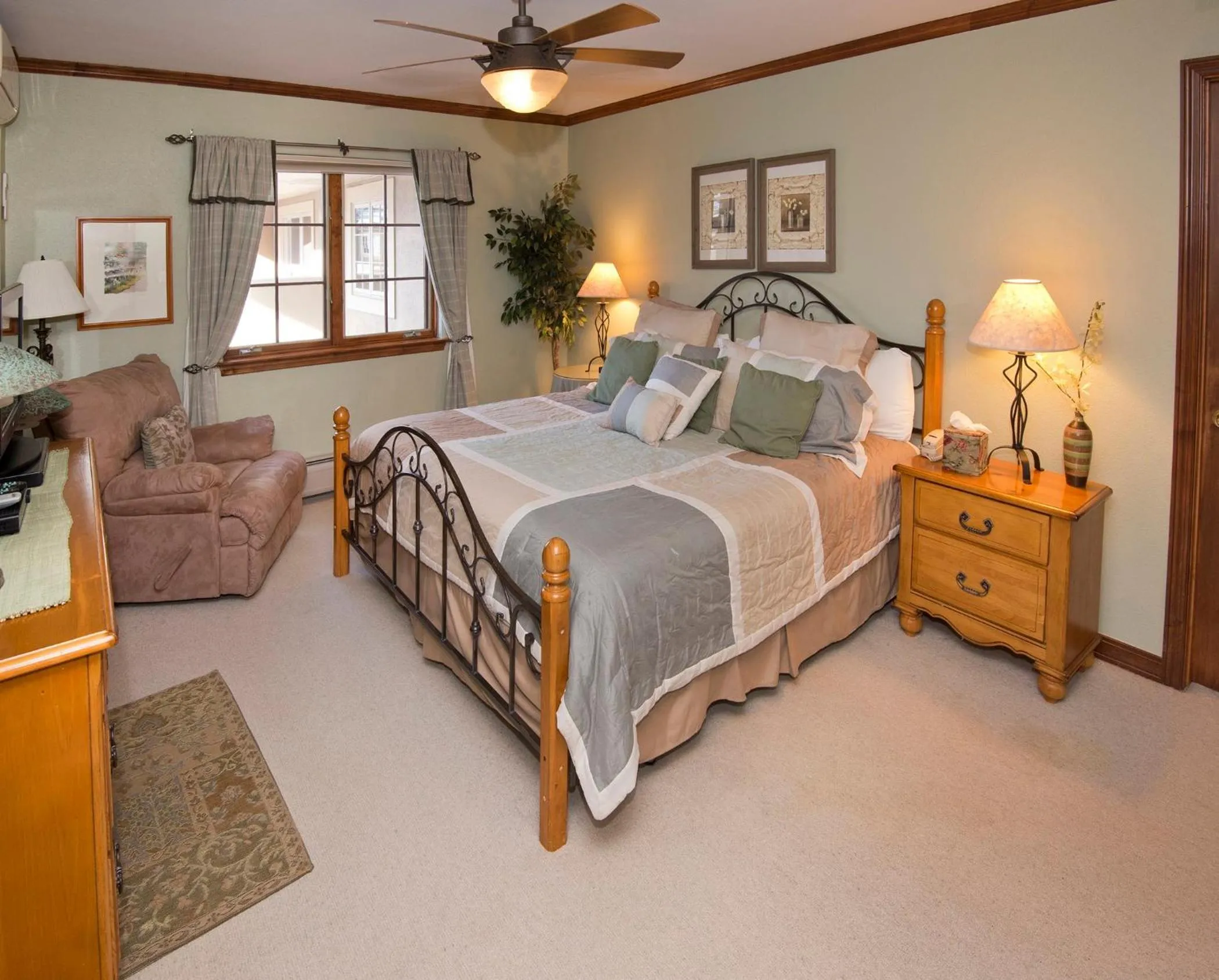Photo of the whole room, Bed in St James Beaver Creek, A Vail Resorts Property