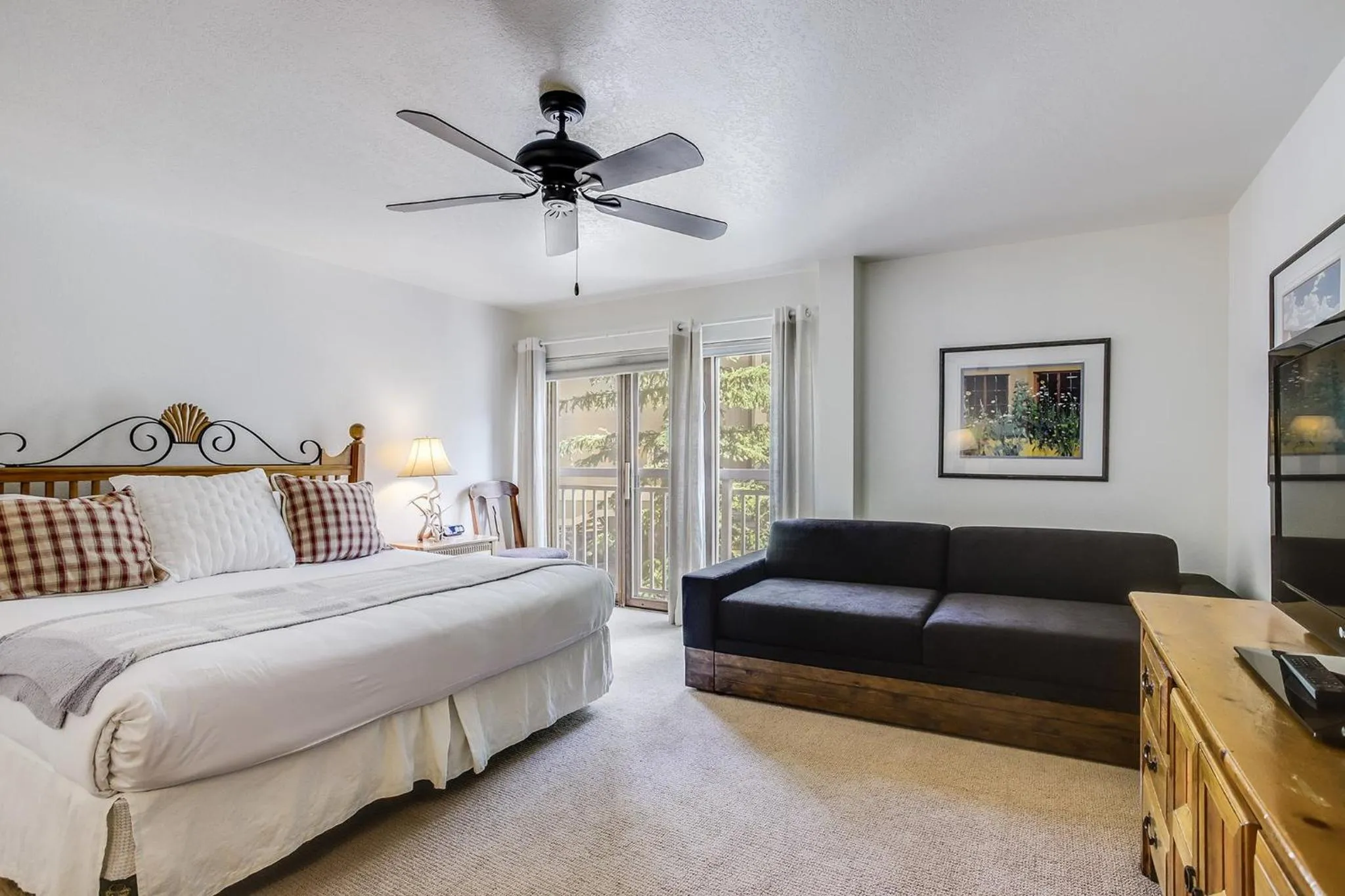 Photo of the whole room, Bed in St James Beaver Creek, A Vail Resorts Property