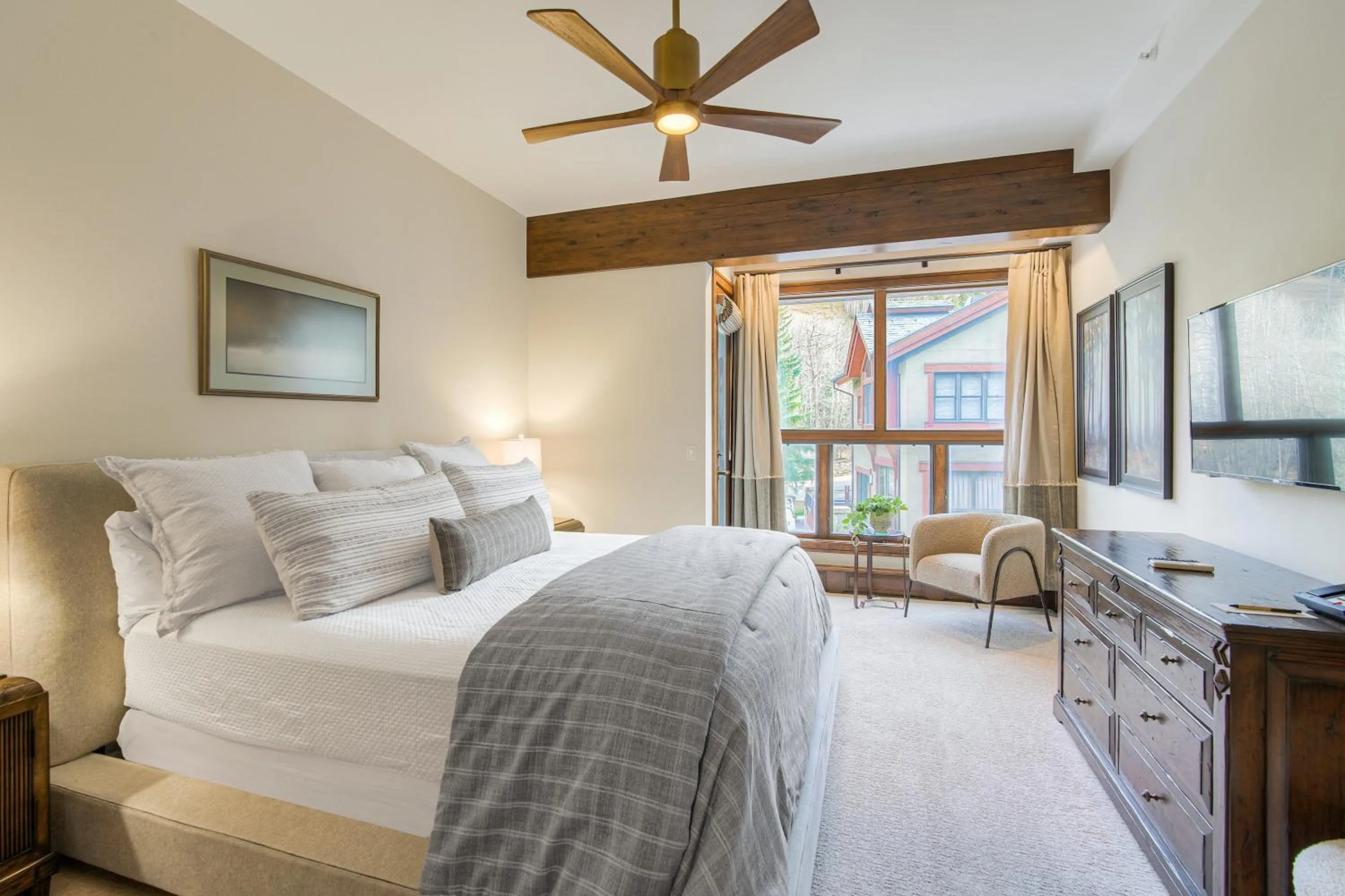 Bed in The Osprey at Beaver Creek, a RockResort