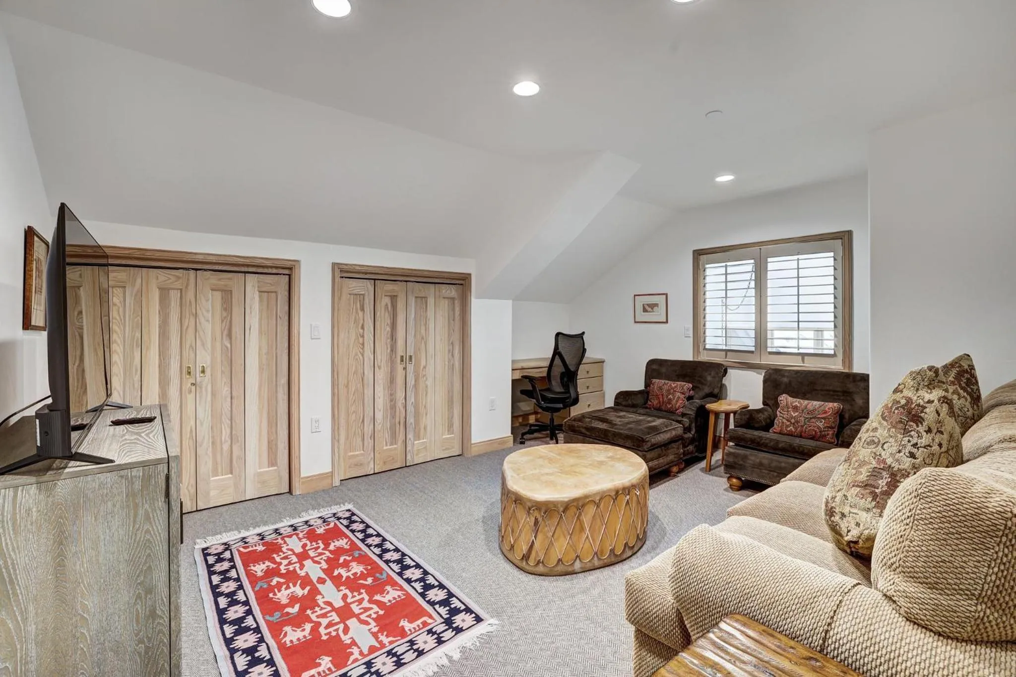 Living room in The Pines Lodge, a RockResort, by Vail Resorts