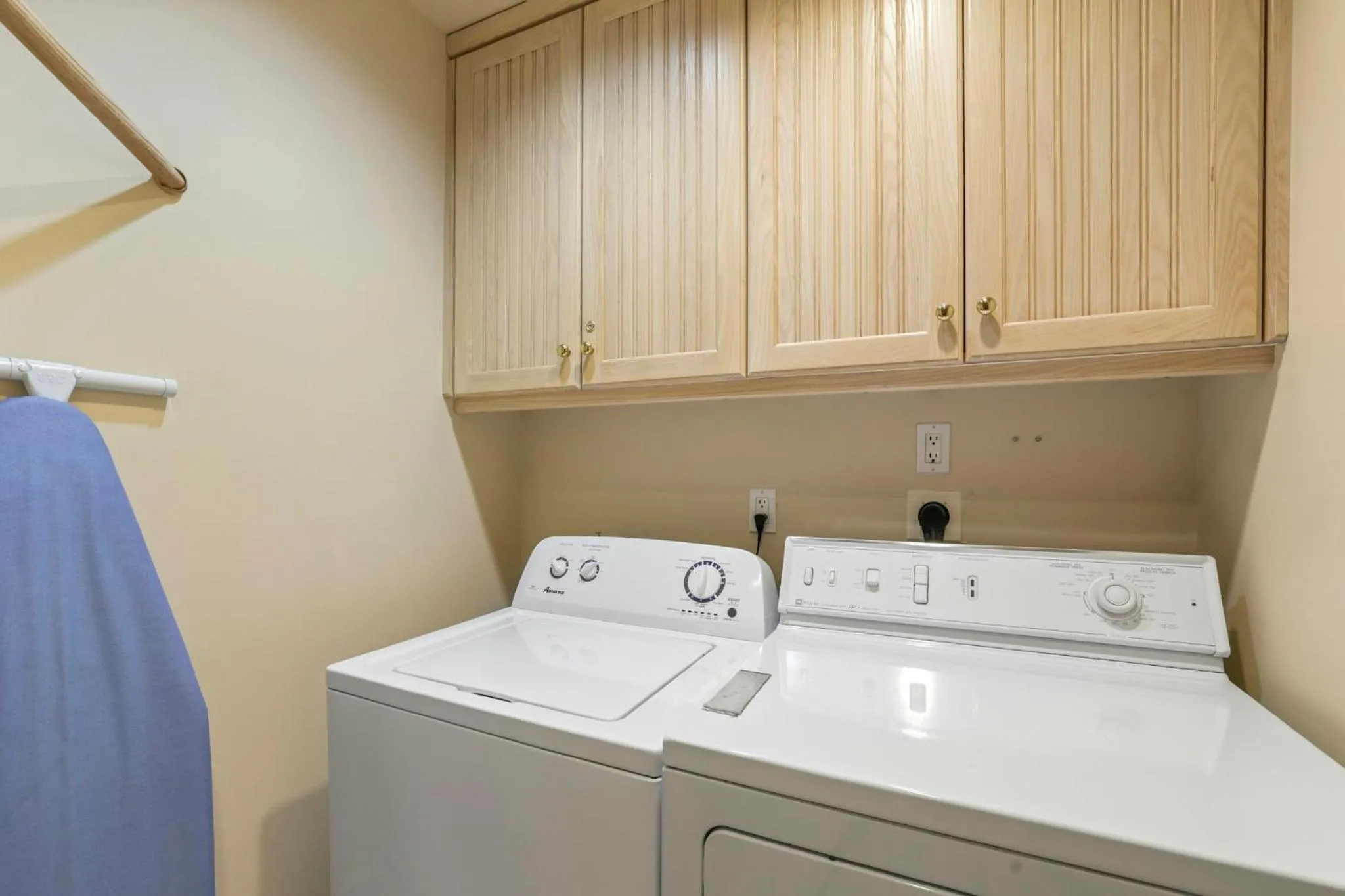 laundry, Bed in The Pines Lodge, a RockResort, by Vail Resorts