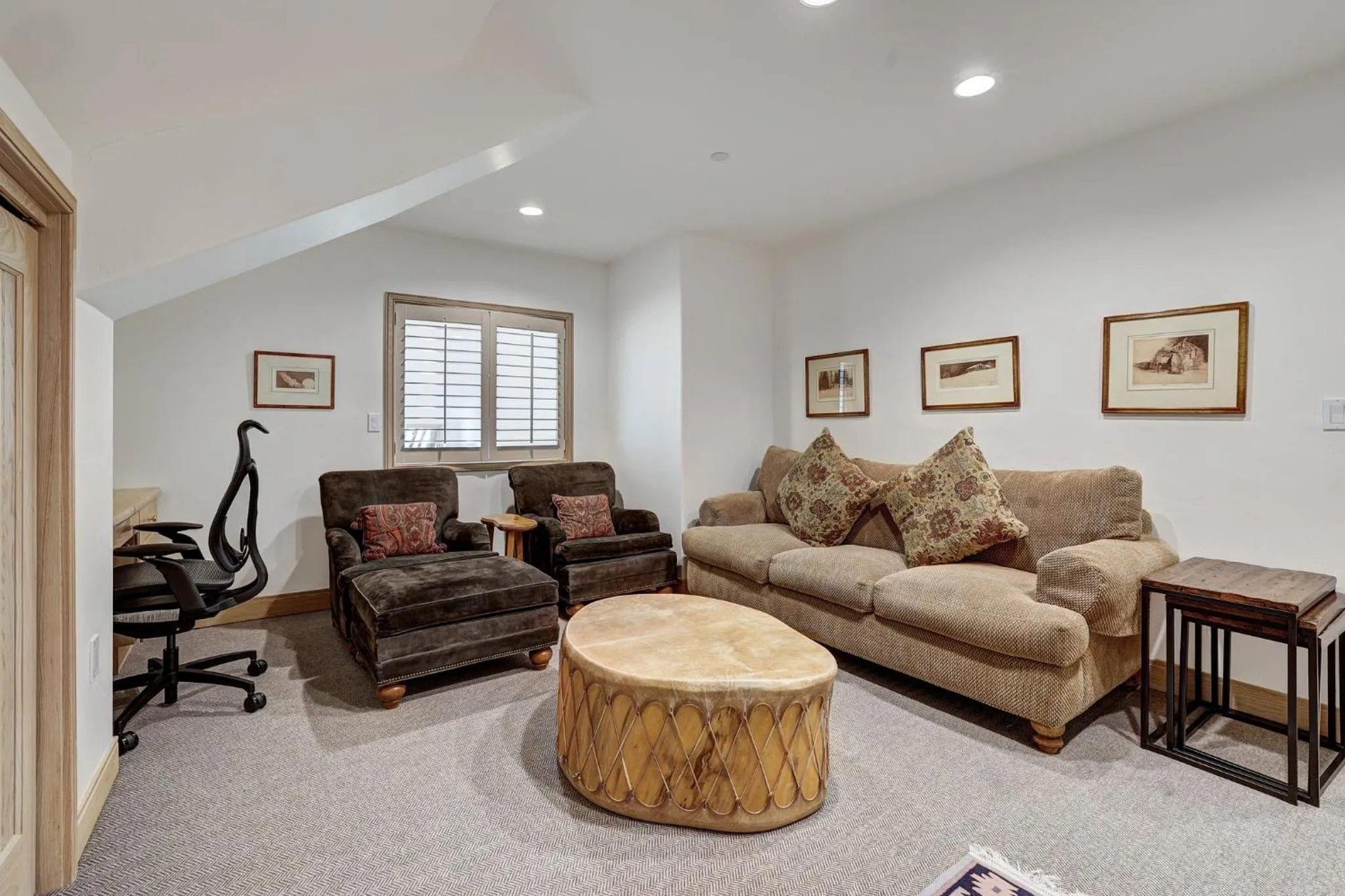 Living room in The Pines Lodge, a RockResort, by Vail Resorts
