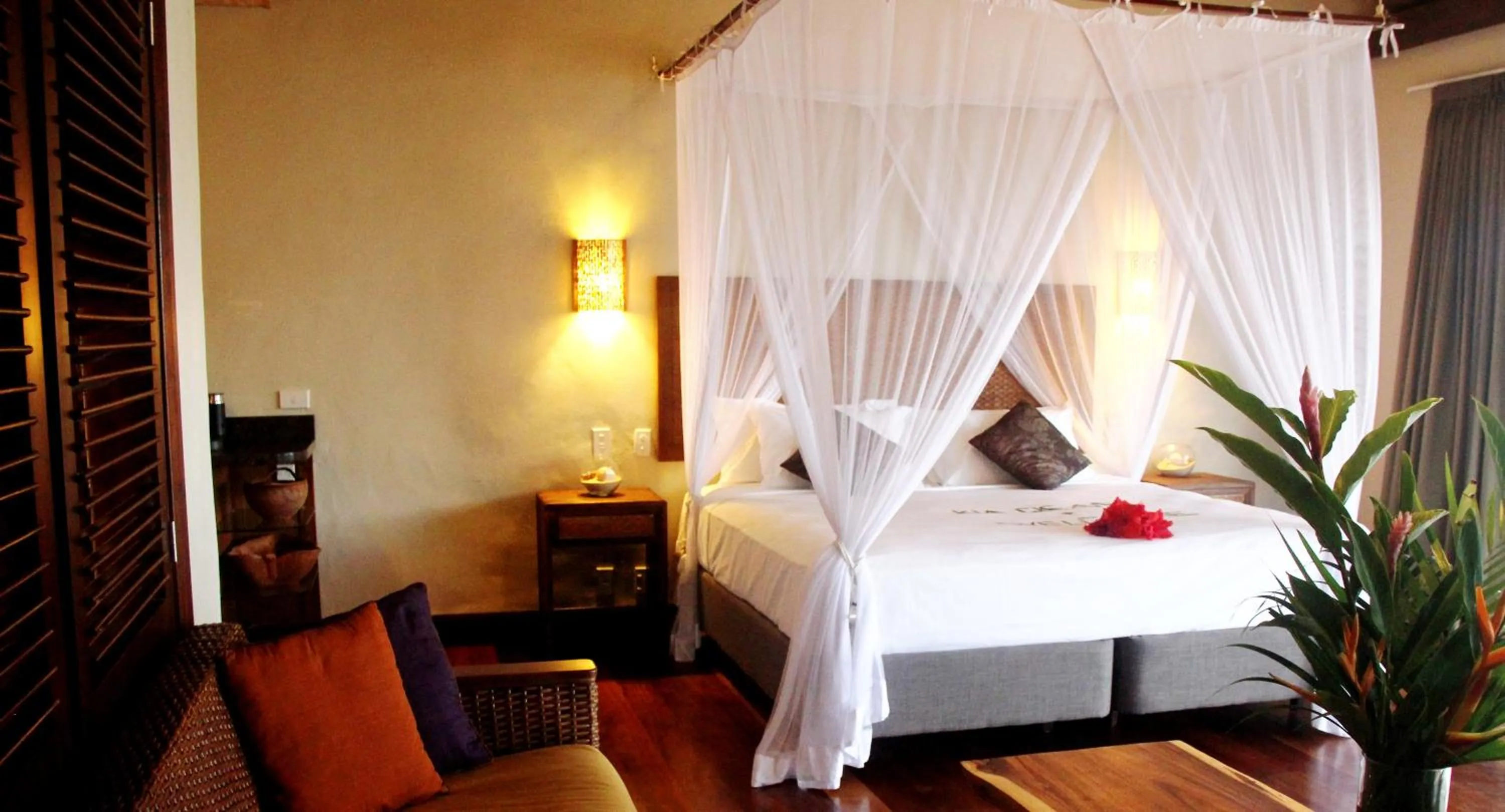 Seating area, Bed in Nautilus Resort