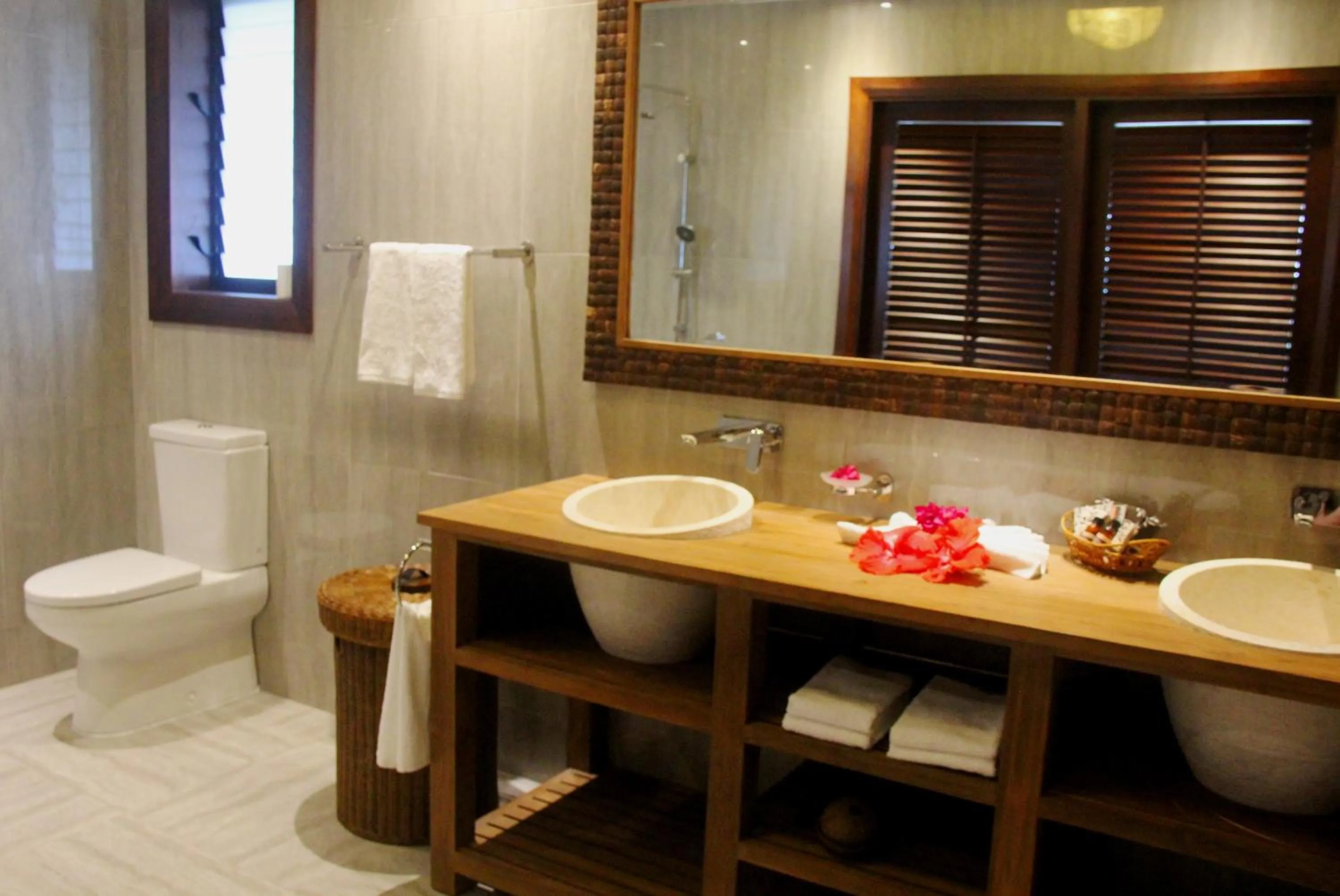 Shower in Nautilus Resort