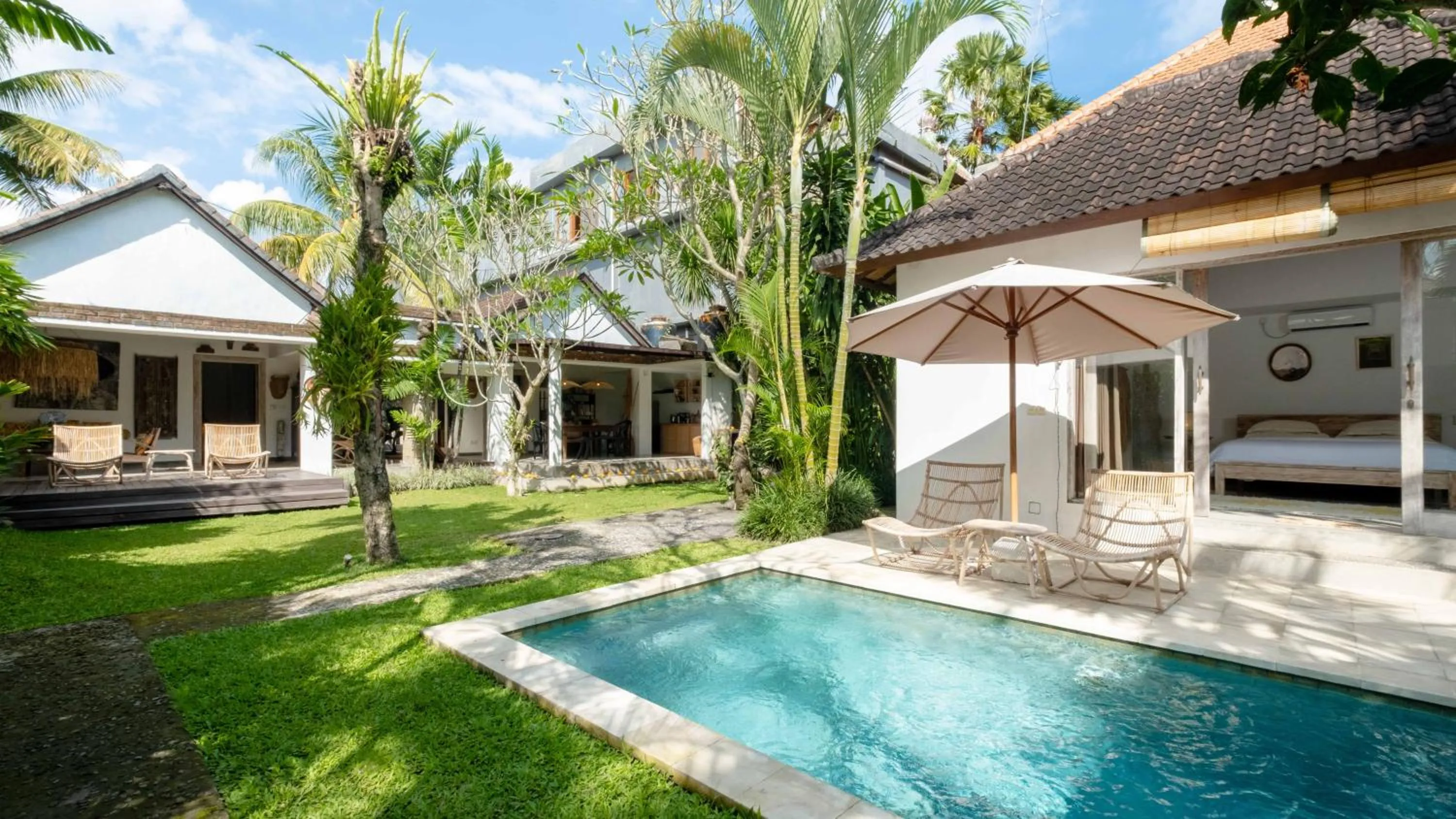 Swimming pool in Villa Katak by Villa Finder