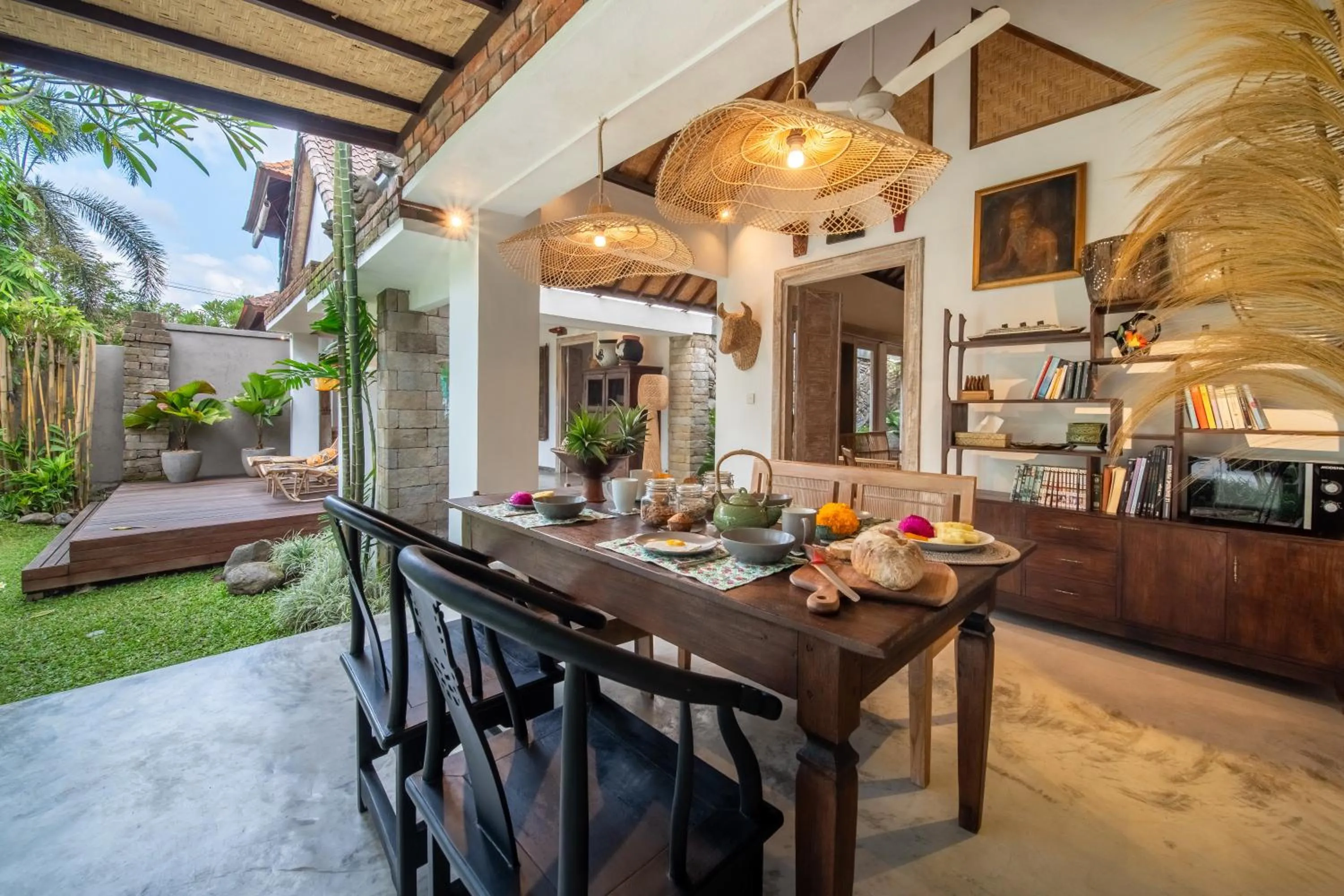 Dining area in Villa Katak by Villa Finder