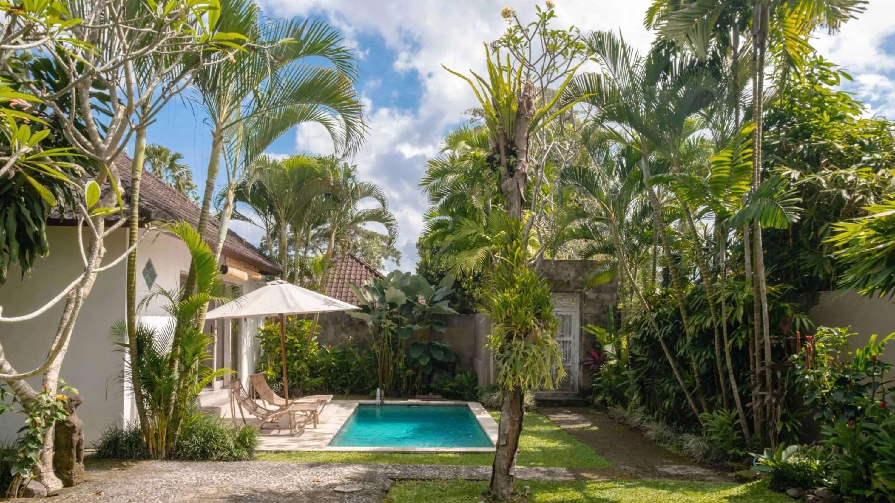 Garden in Villa Katak by Villa Finder