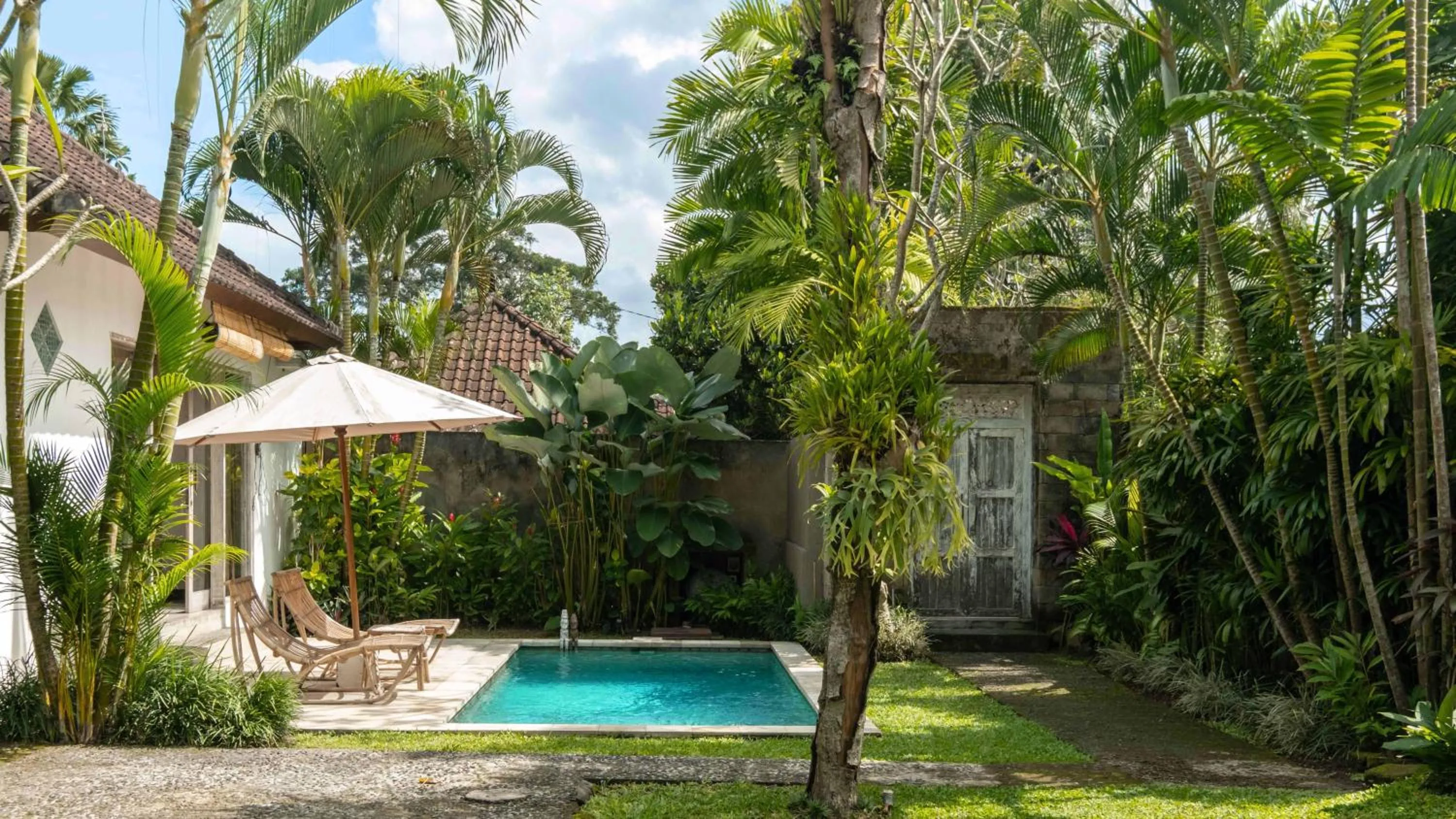 Garden in Villa Katak by Villa Finder