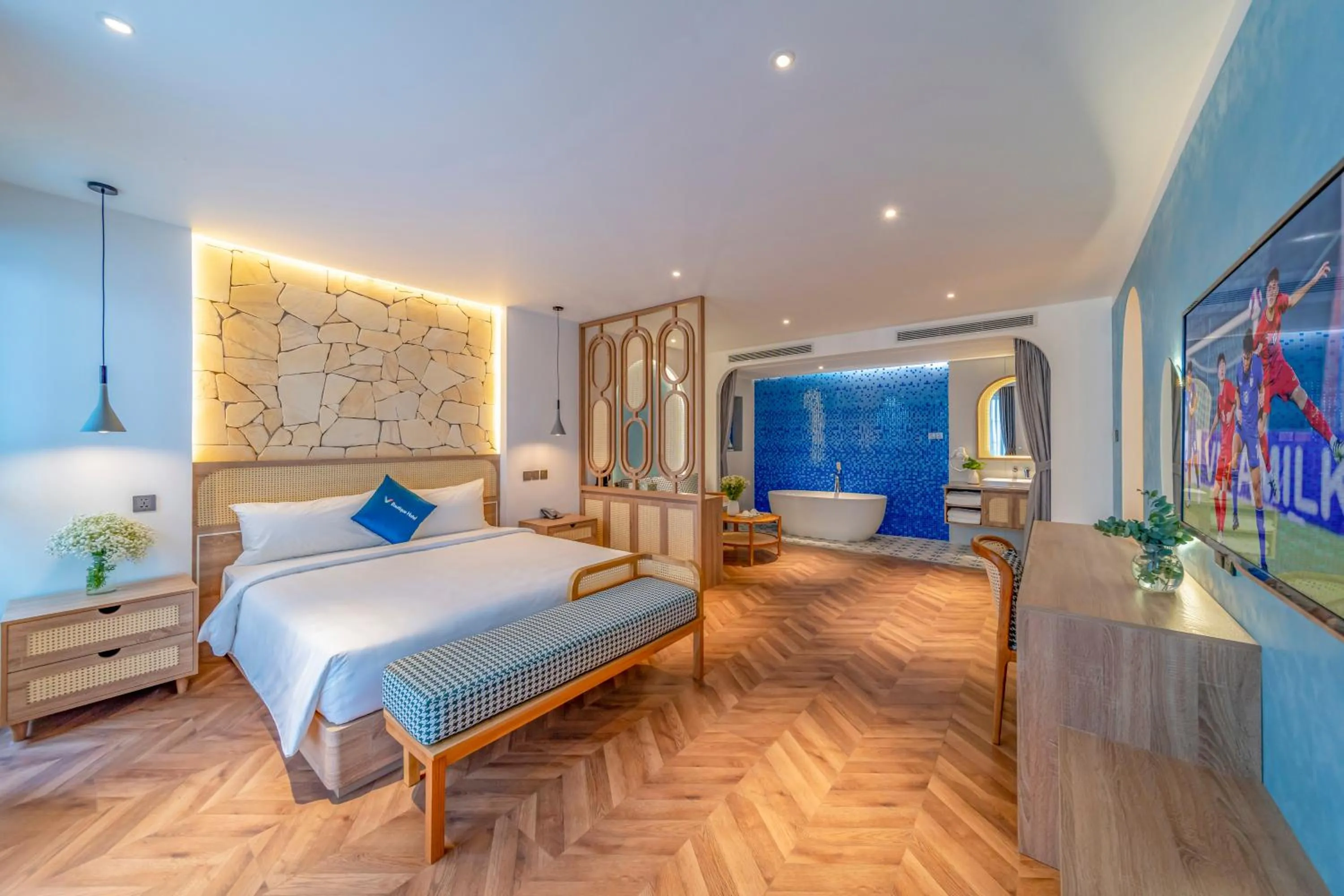 Bed in V Boutique Hotel - Complimentary refreshments