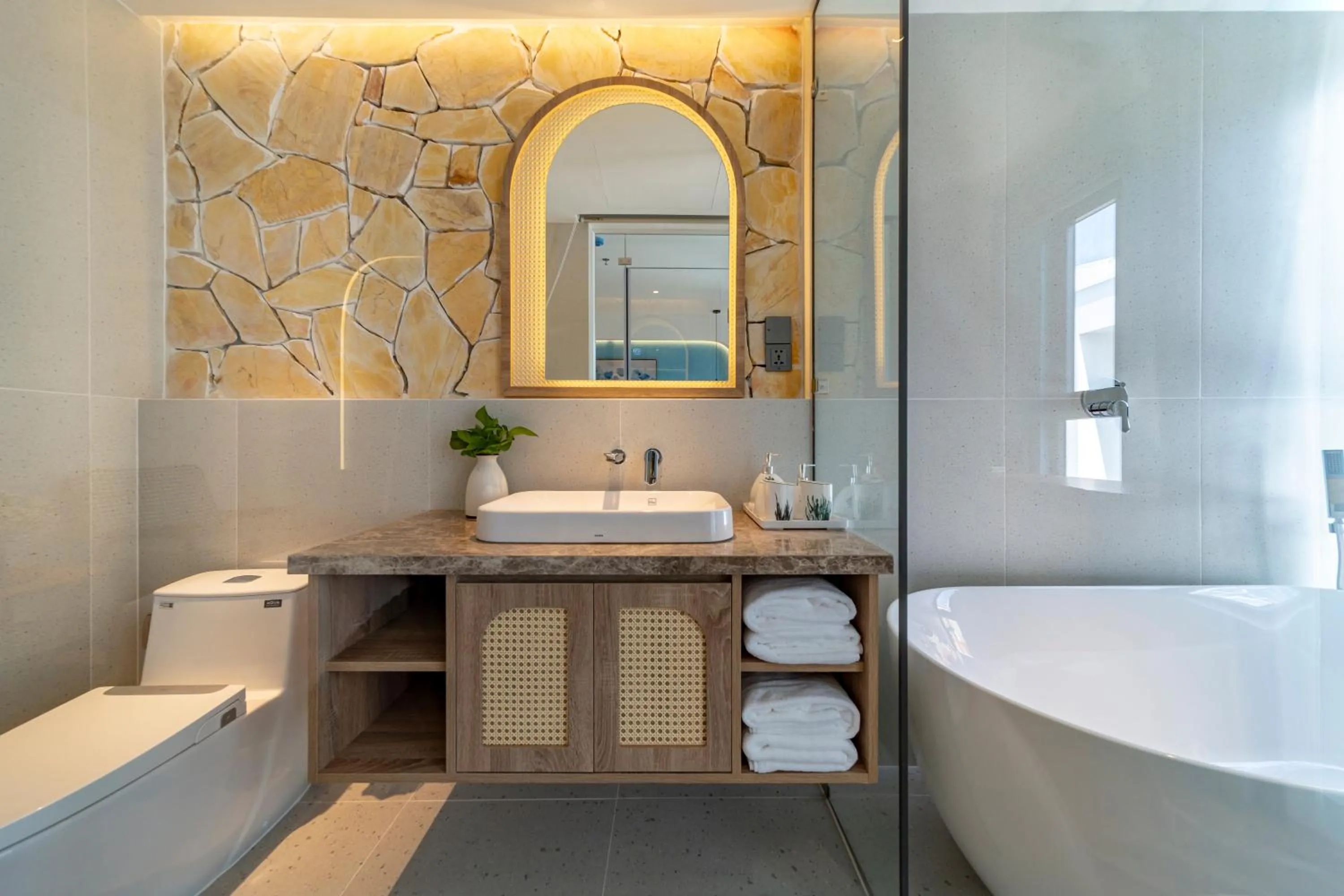 Shower in V Boutique Hotel - Complimentary refreshments