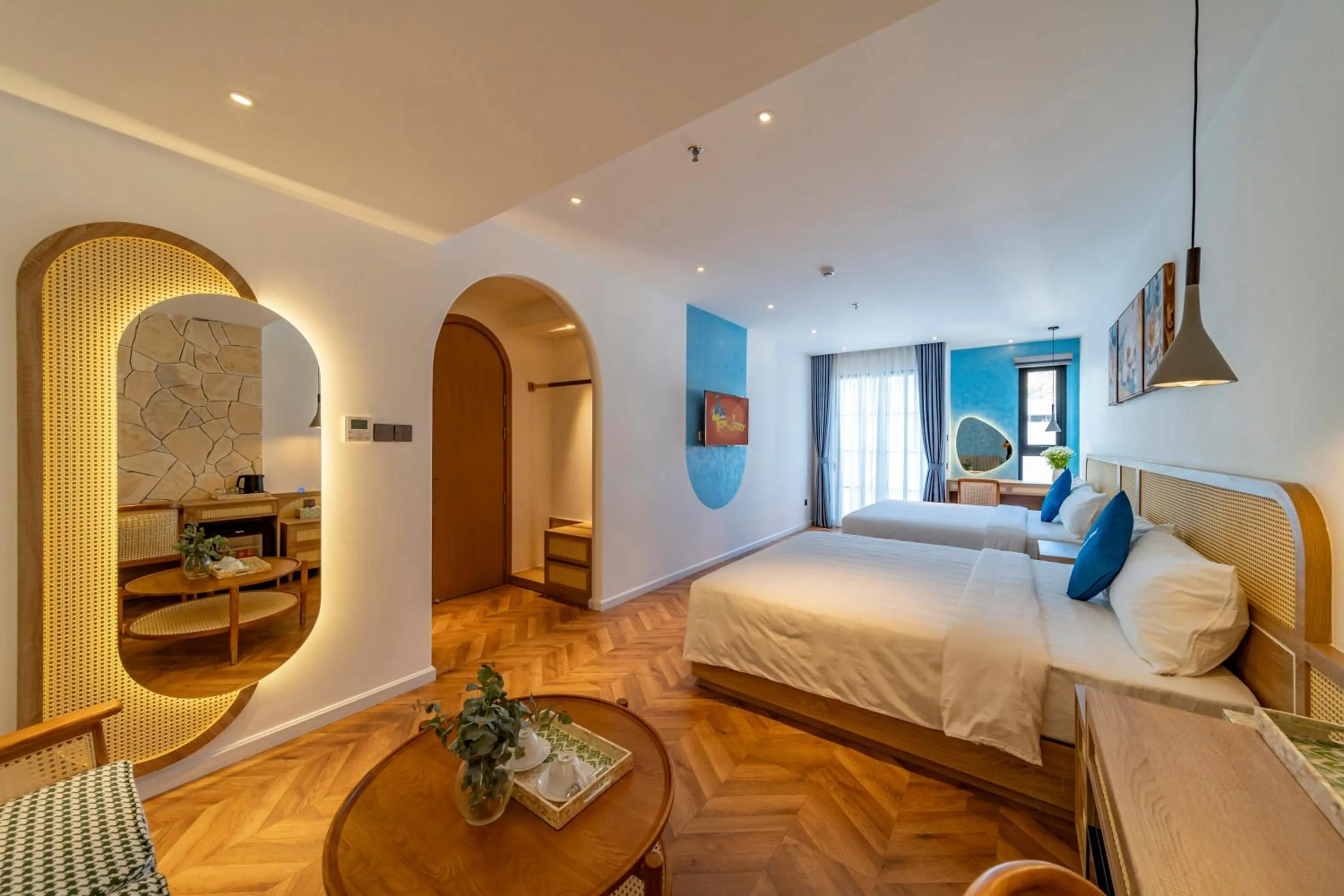 Photo of the whole room, Bed in V Boutique Hotel - Complimentary refreshments