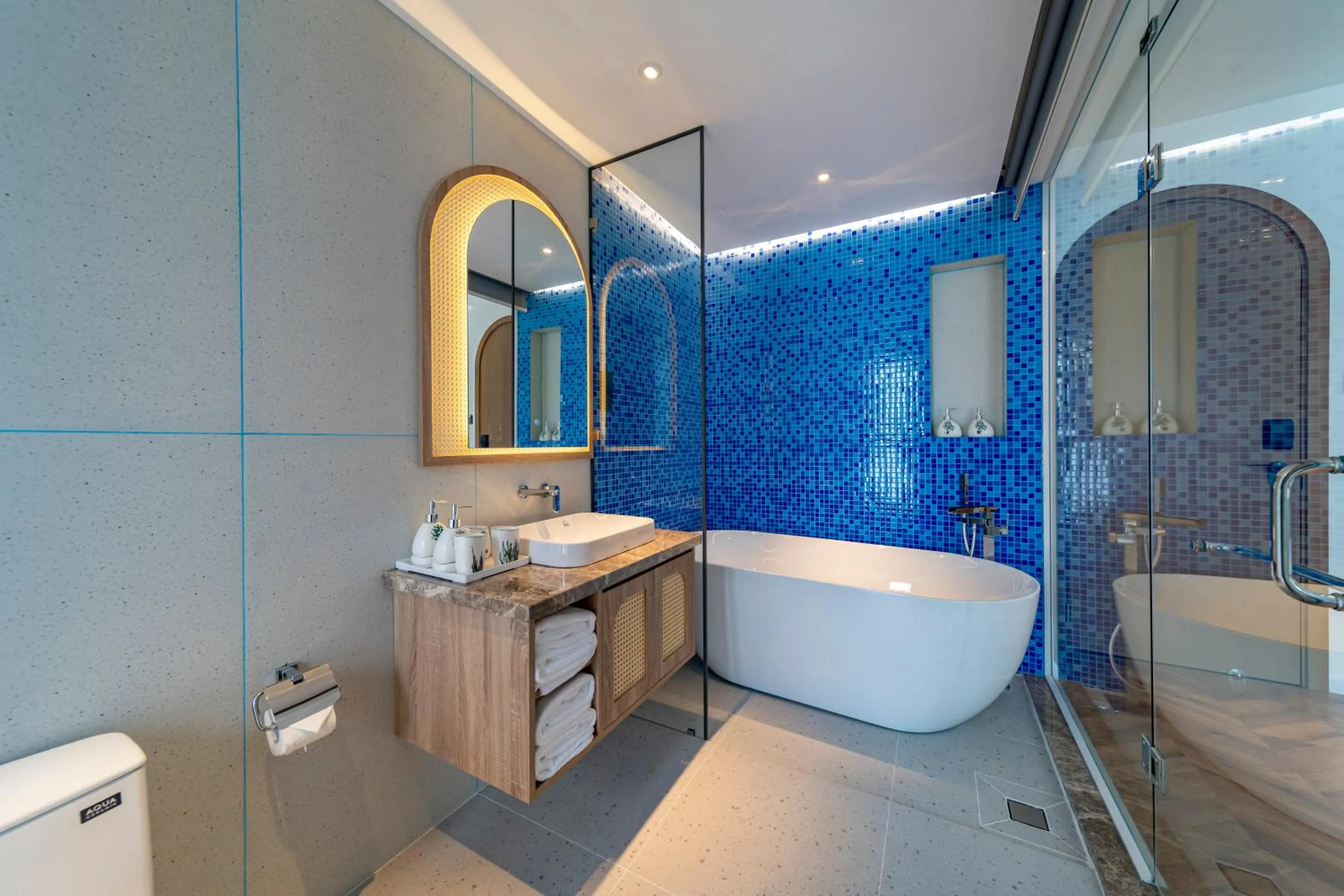 Shower in V Boutique Hotel - Complimentary refreshments