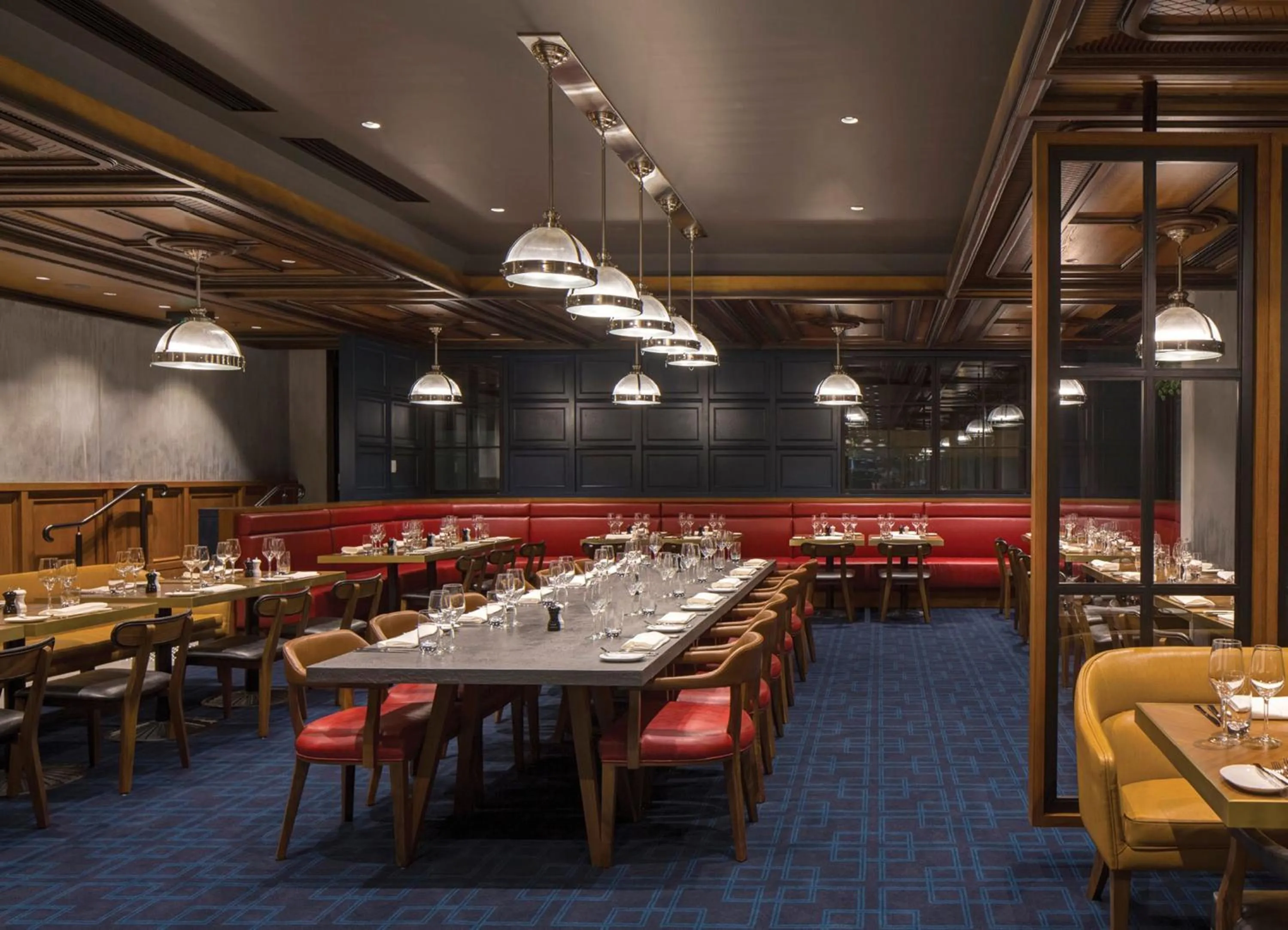 Restaurant/places to eat in Avenue Hotel Canberra