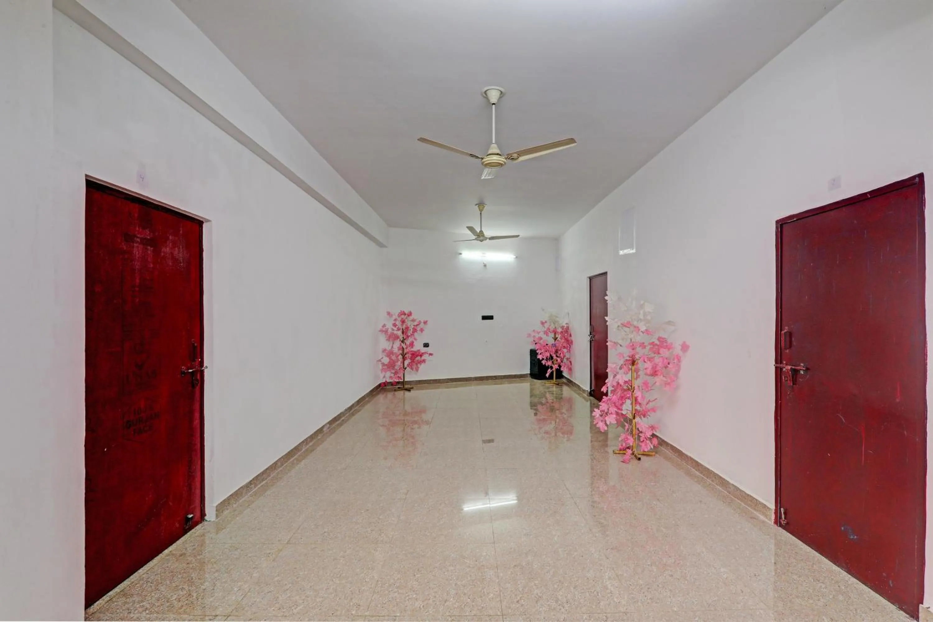 Lobby or reception in Hotel O Mahadevi Lawn