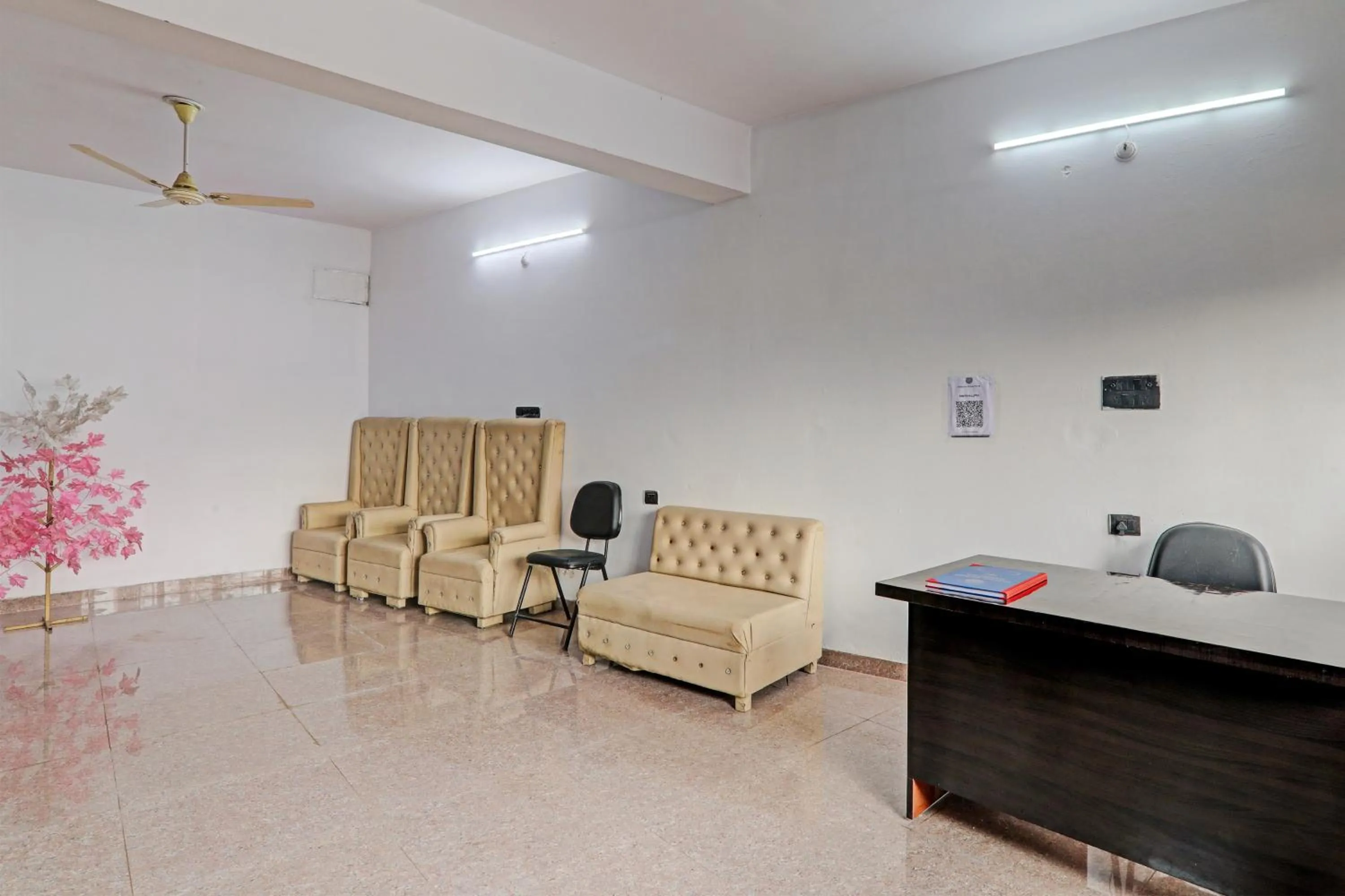 Lobby or reception in Hotel O Mahadevi Lawn