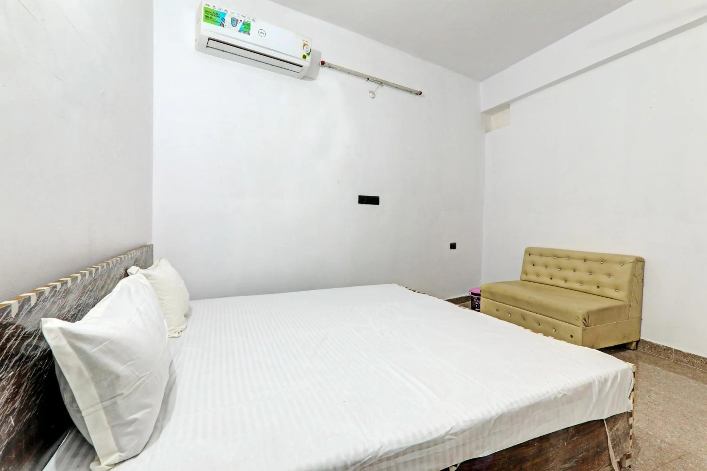 Bedroom, Bed in Hotel O Mahadevi Lawn