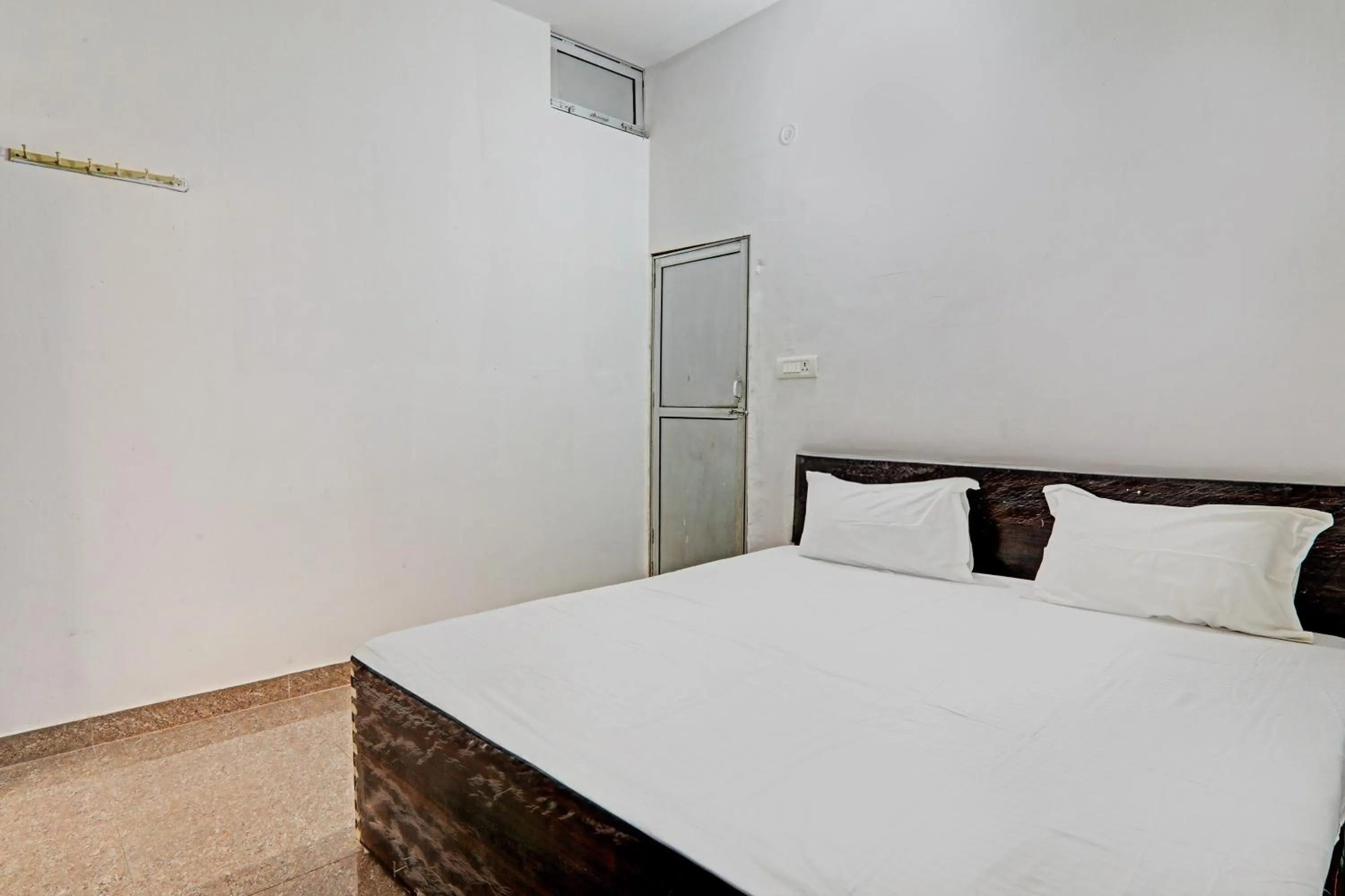 Bedroom, Bed in Hotel O Mahadevi Lawn