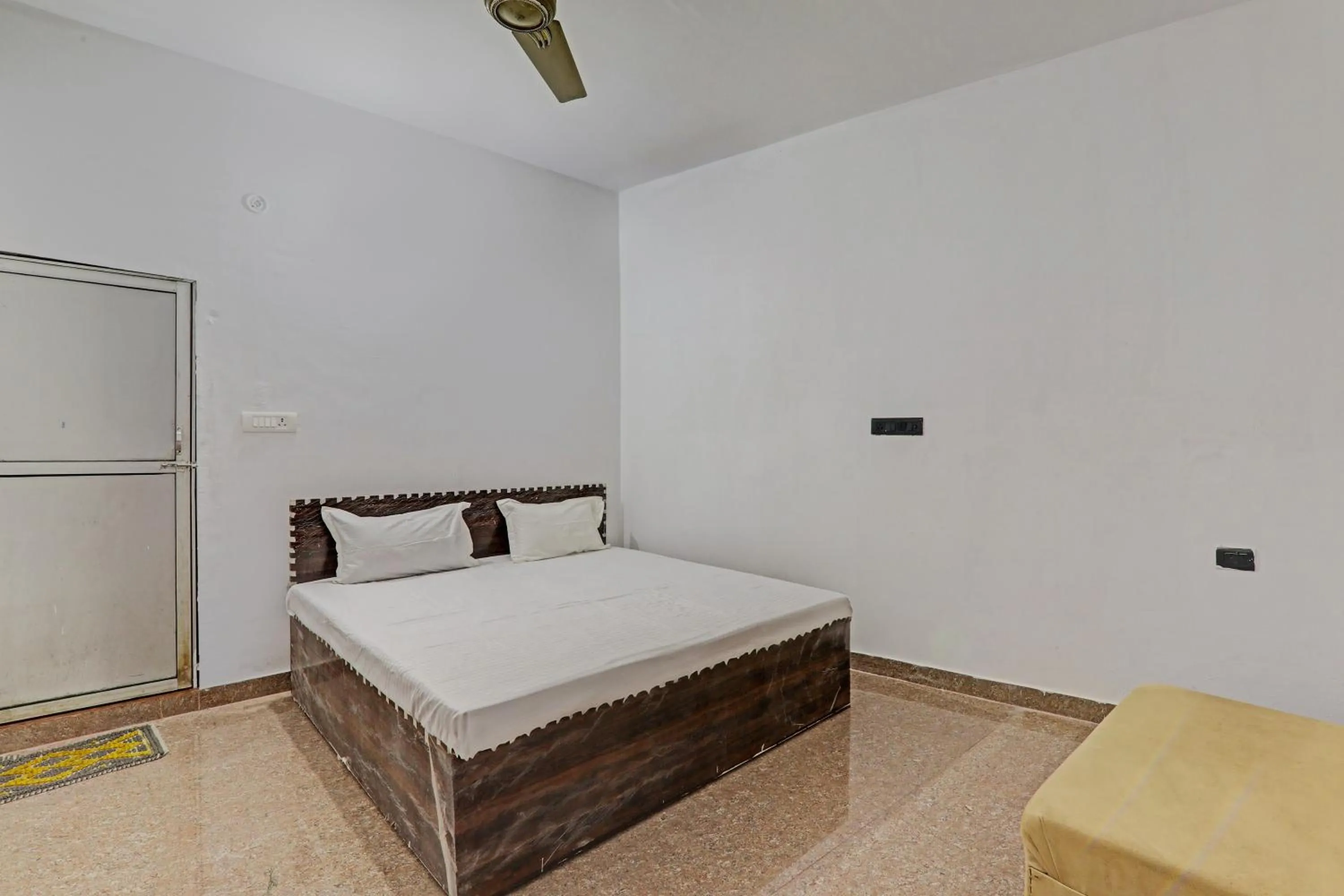 Bedroom, Bed in Hotel O Mahadevi Lawn