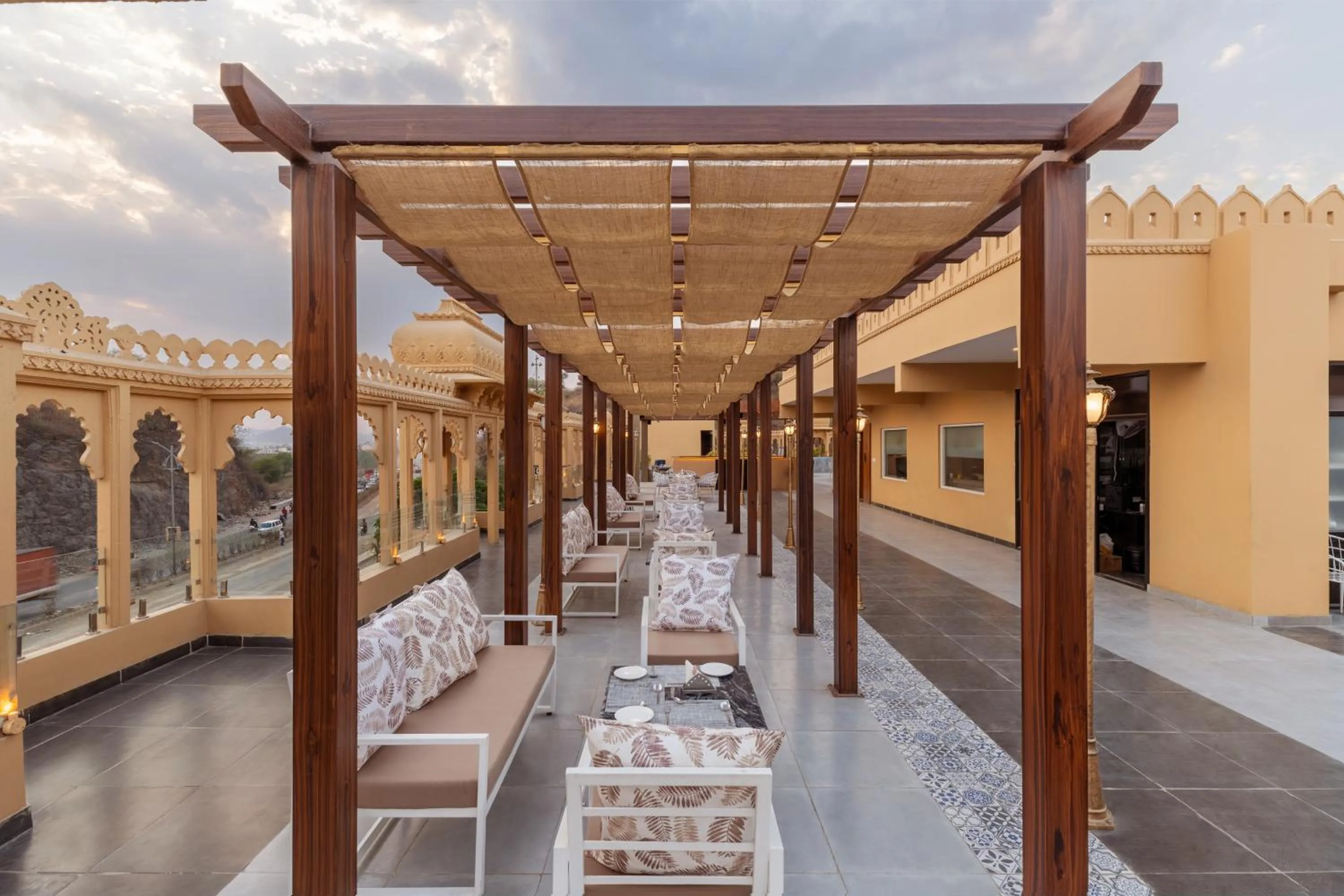 Restaurant/places to eat in Turban Roopgarh Resort and Spa, Udaipur