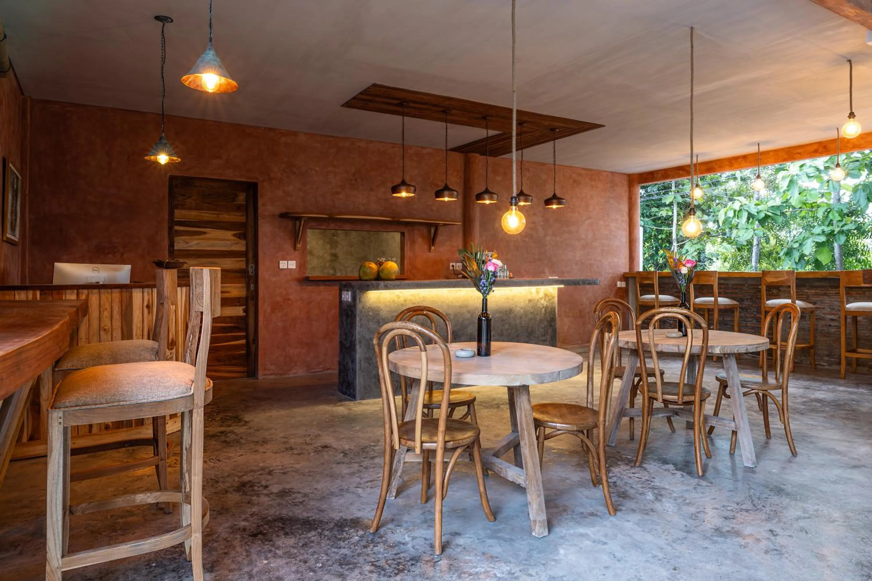 Restaurant/places to eat in Lulu's Villas