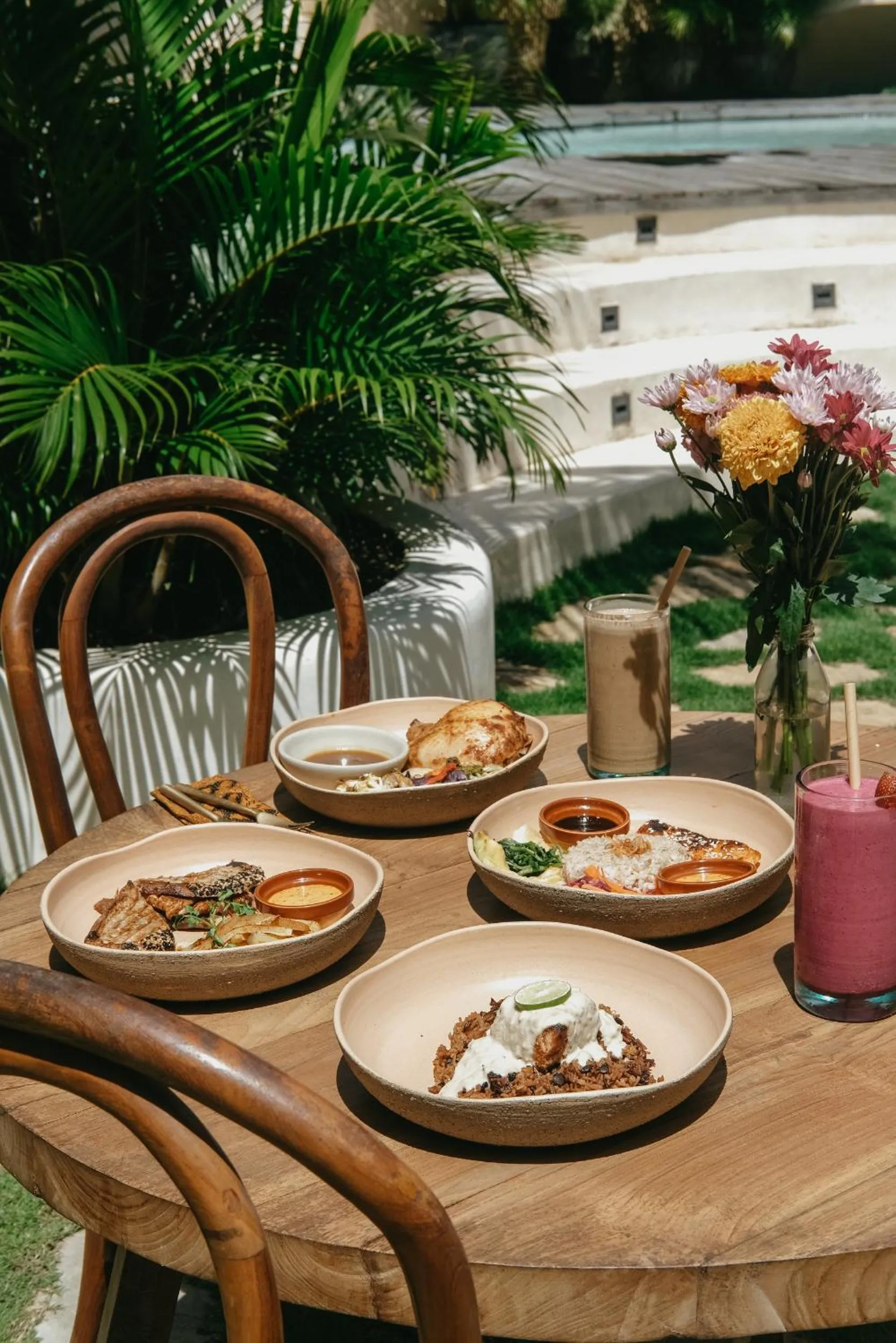 Restaurant/places to eat in Lulu's Villas