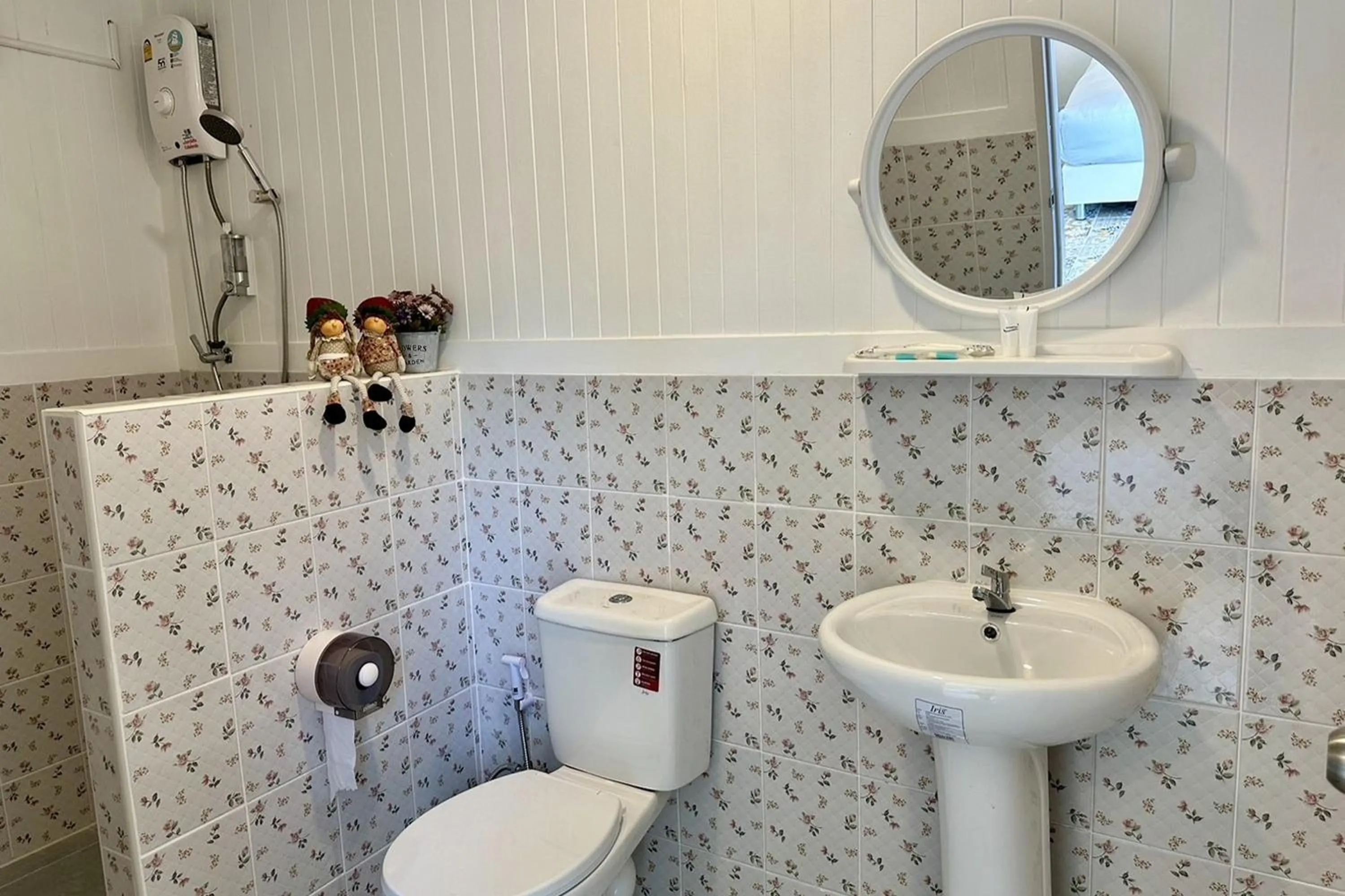 Shower in Peang Tara Cafe & Resort