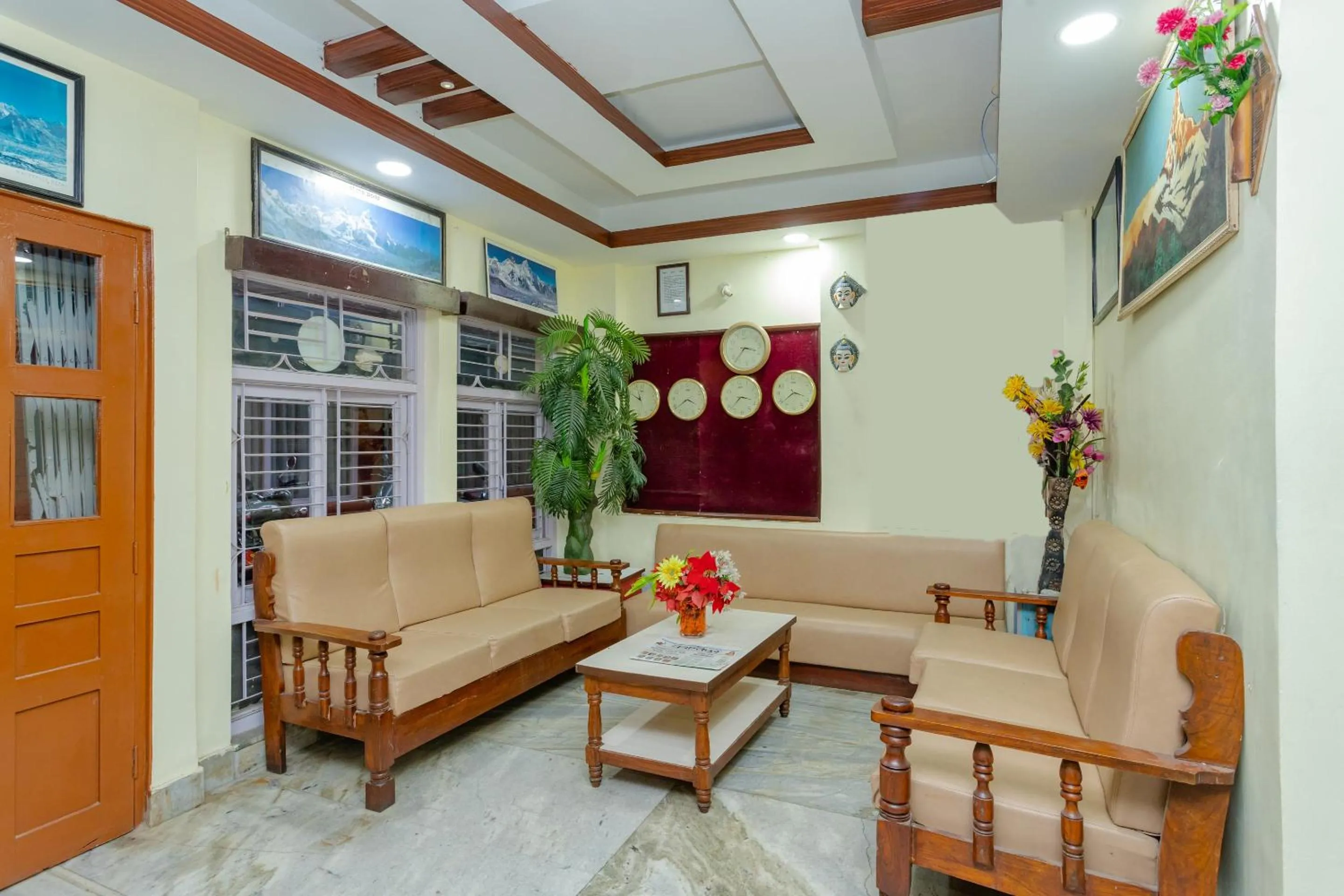 Lobby or reception in OYO 811 Hotel New Pokhara Palace
