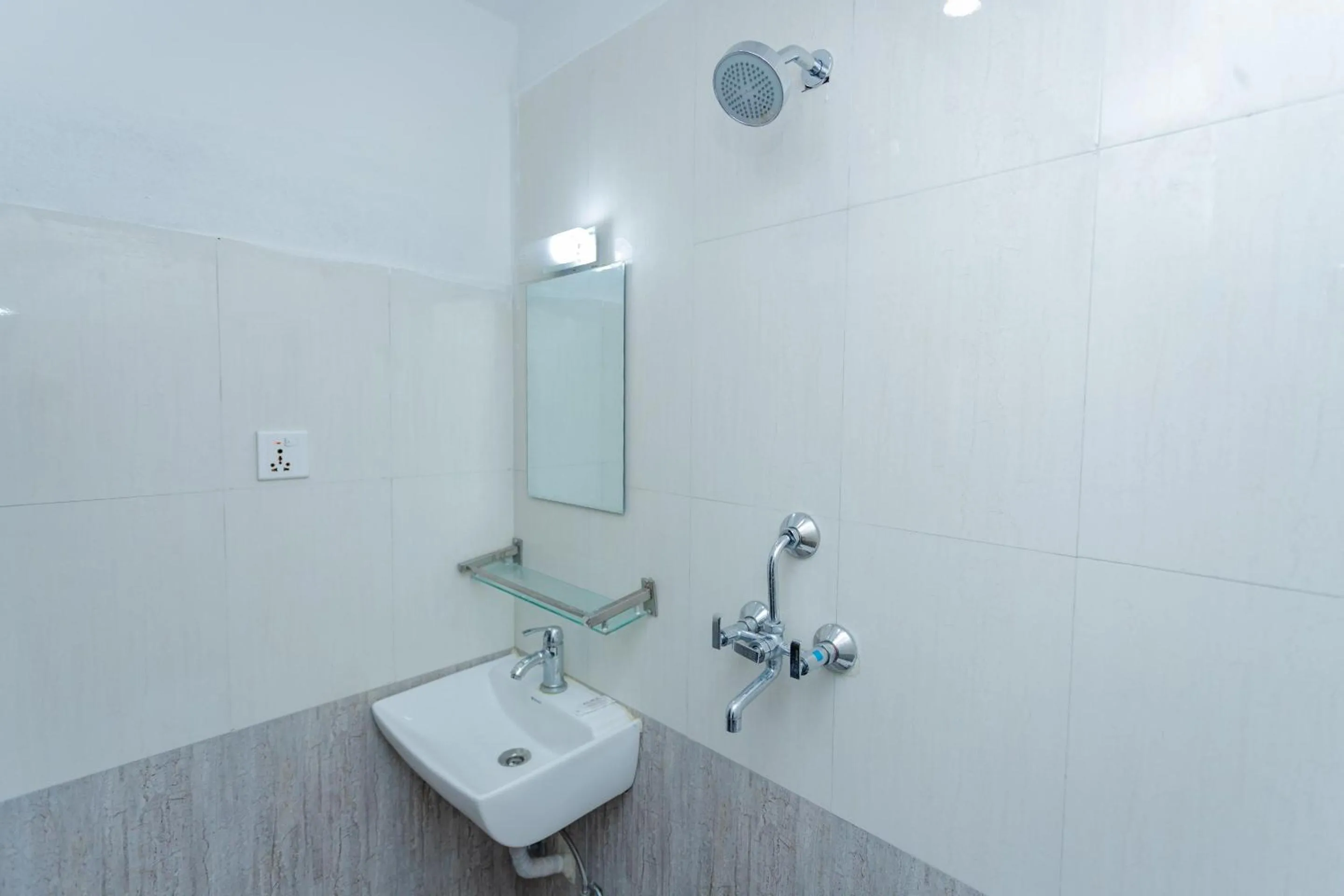 Bathroom in OYO 811 Hotel New Pokhara Palace