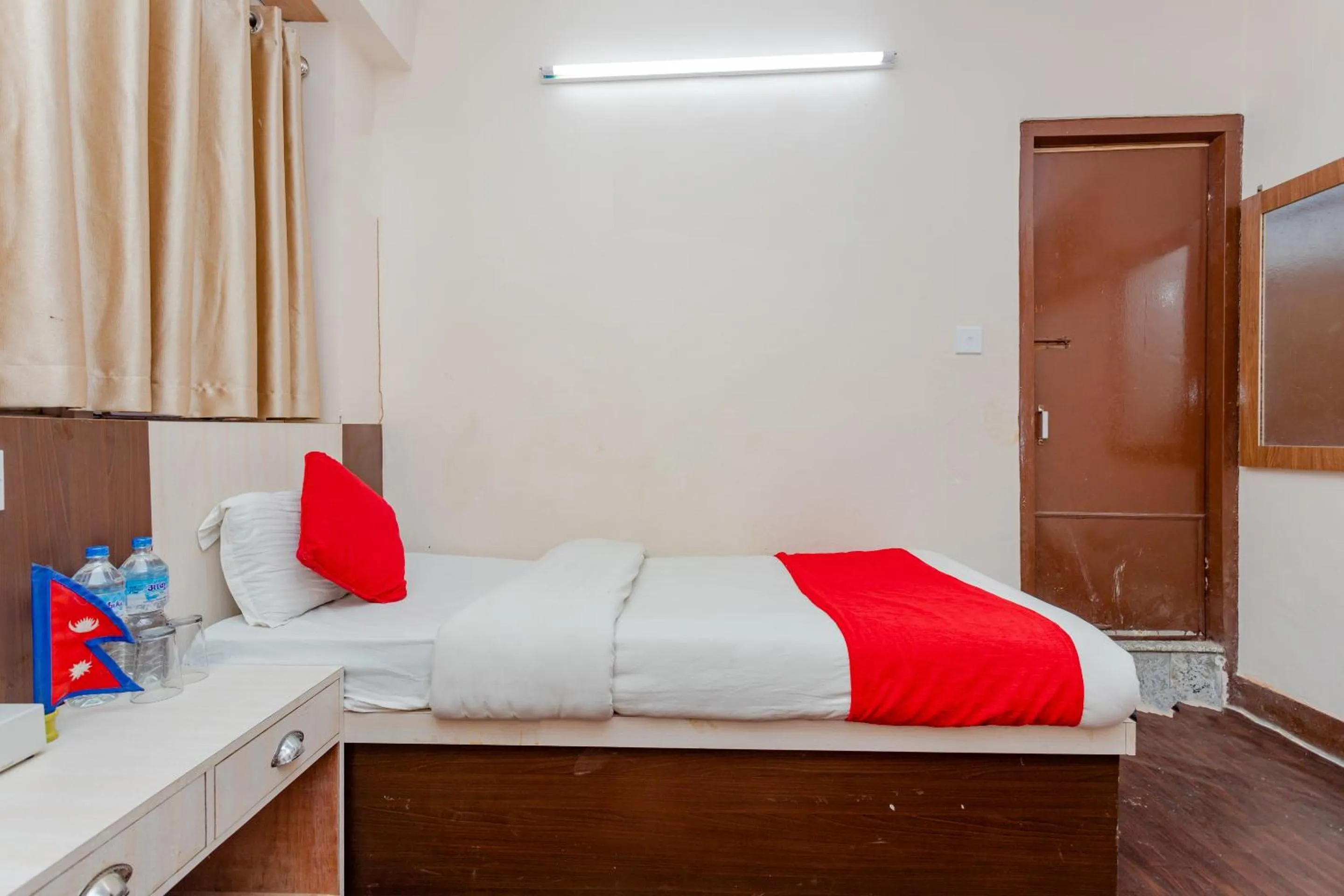Bedroom, Bed in OYO 811 Hotel New Pokhara Palace