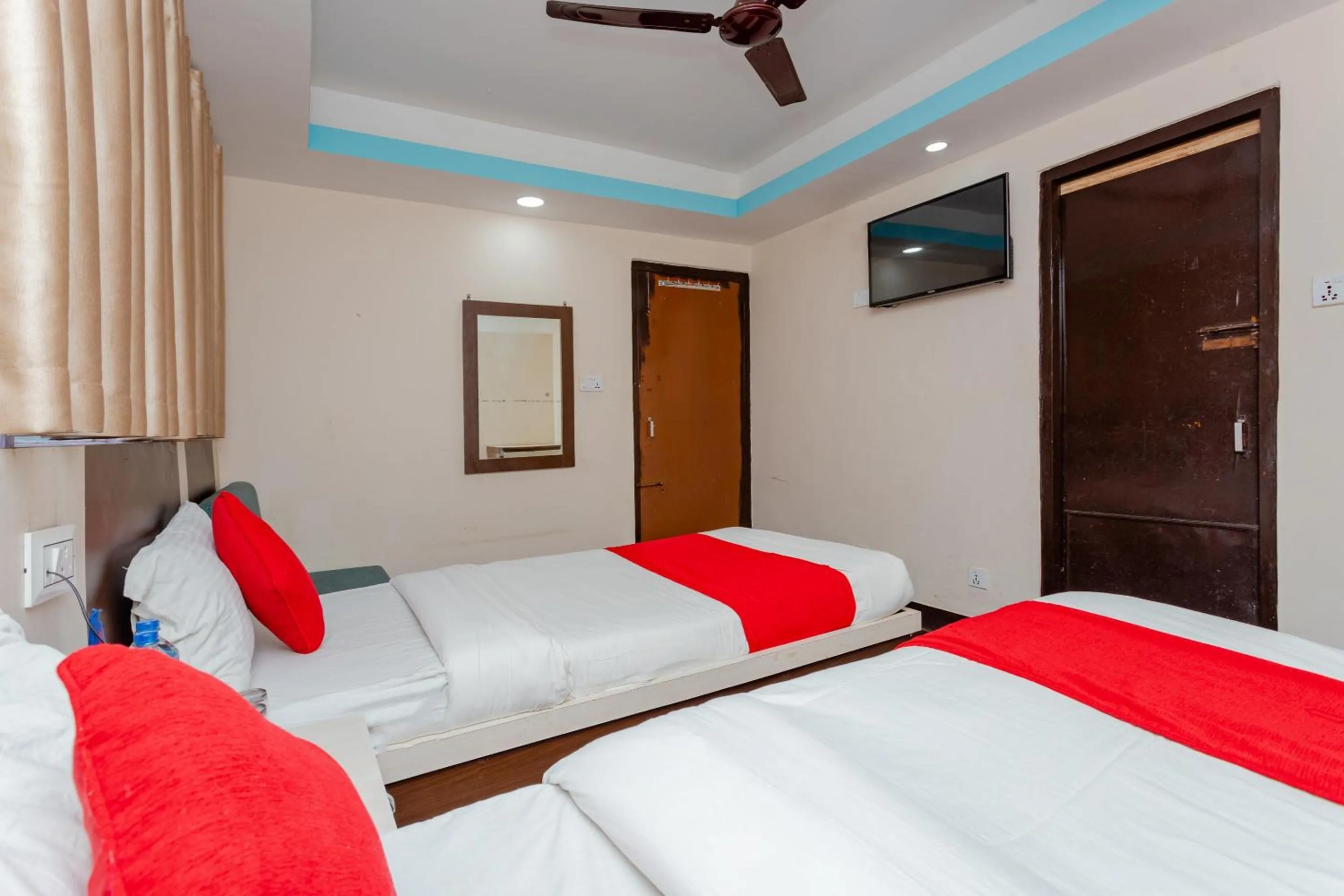 Bedroom, Bed in OYO 811 Hotel New Pokhara Palace