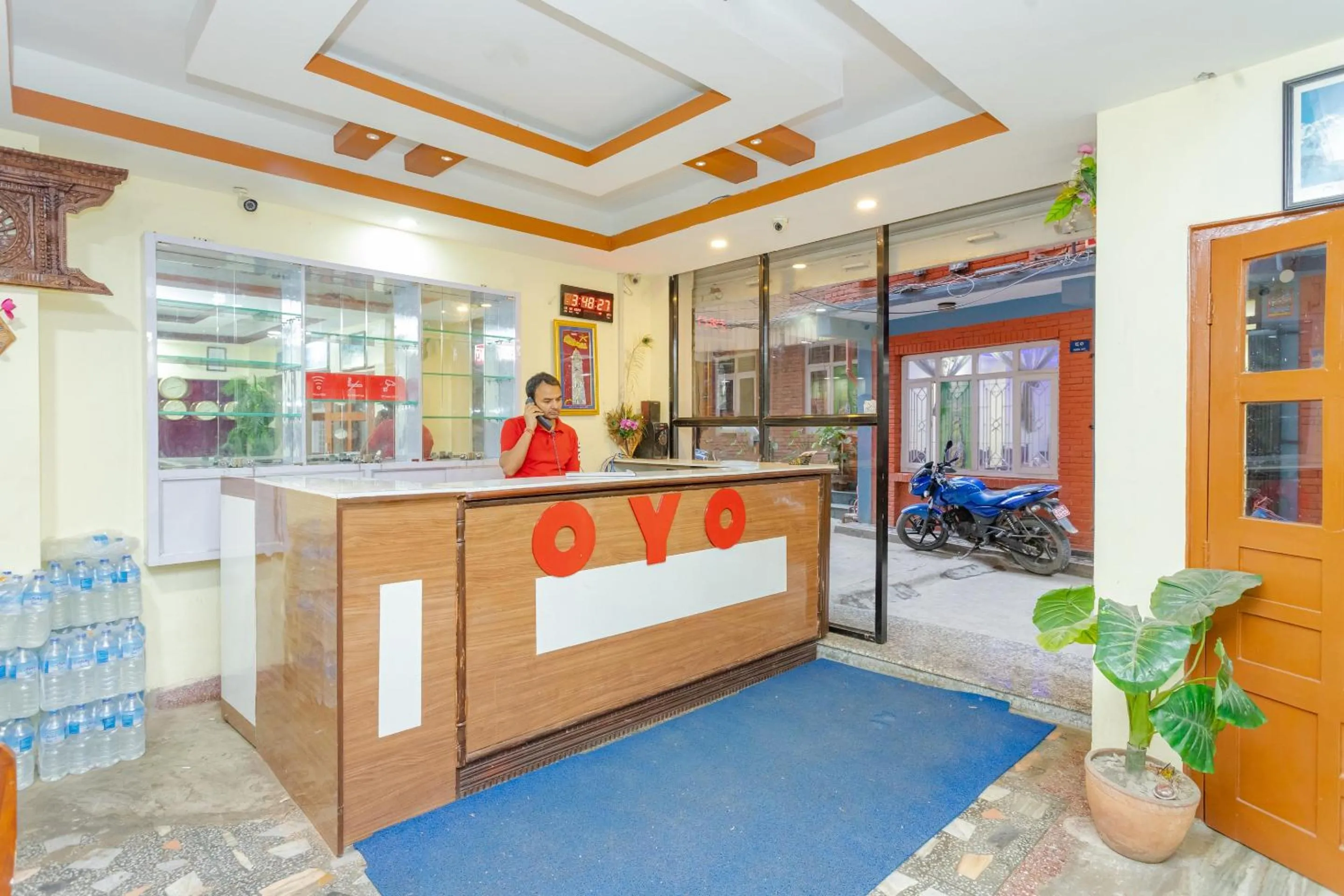 Lobby or reception in OYO 811 Hotel New Pokhara Palace