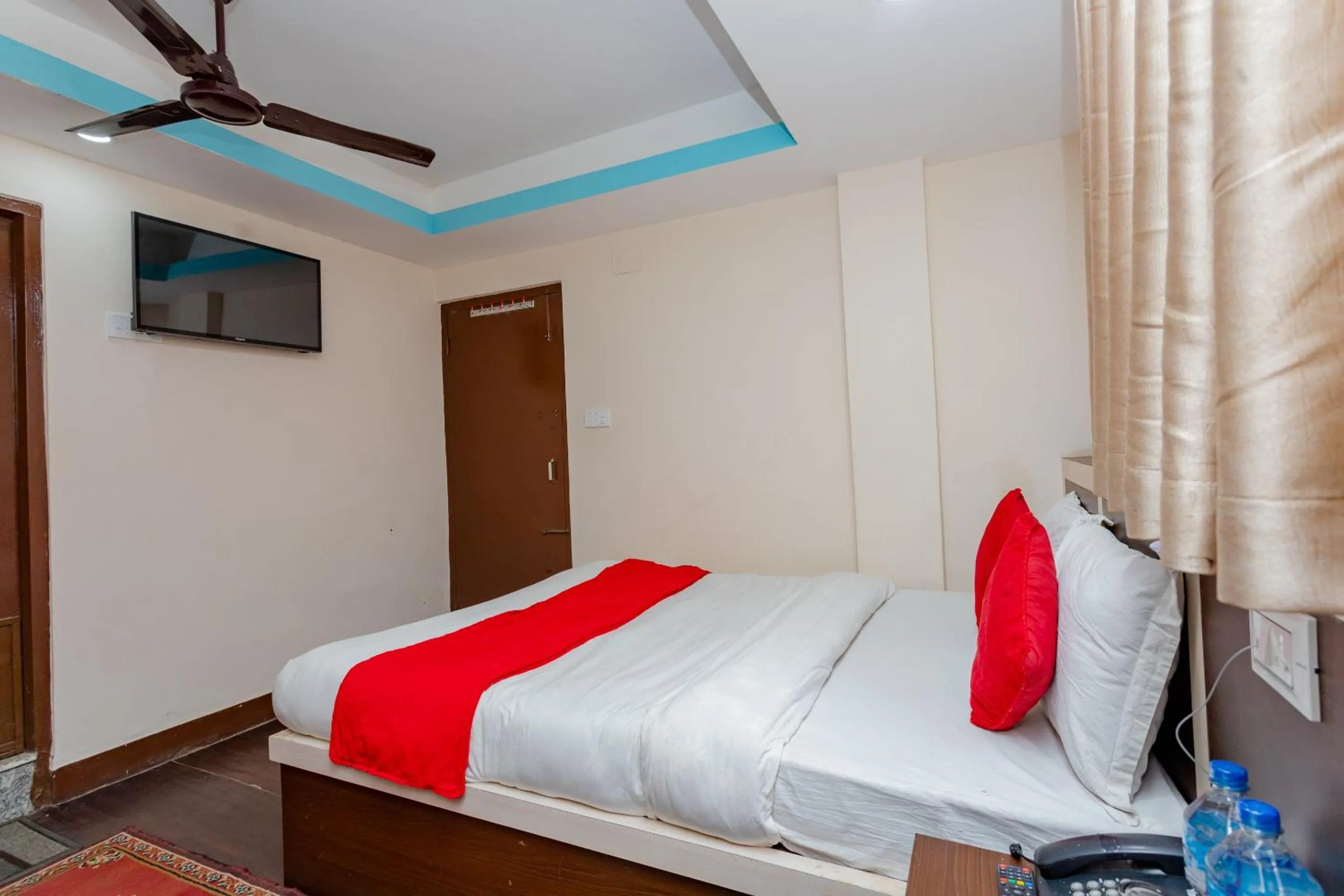 Bedroom, Bed in OYO 811 Hotel New Pokhara Palace