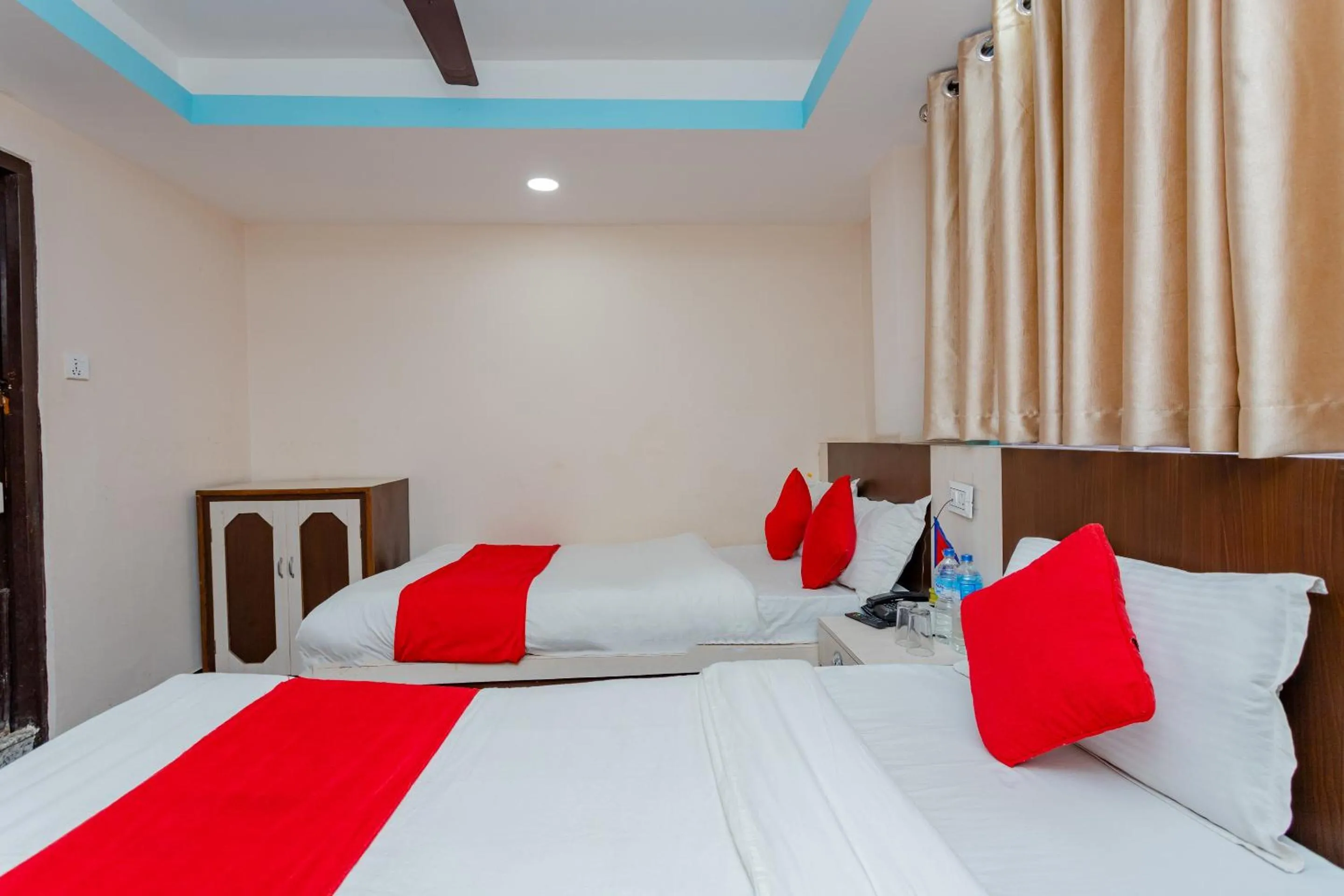 Bedroom, Bed in OYO 811 Hotel New Pokhara Palace