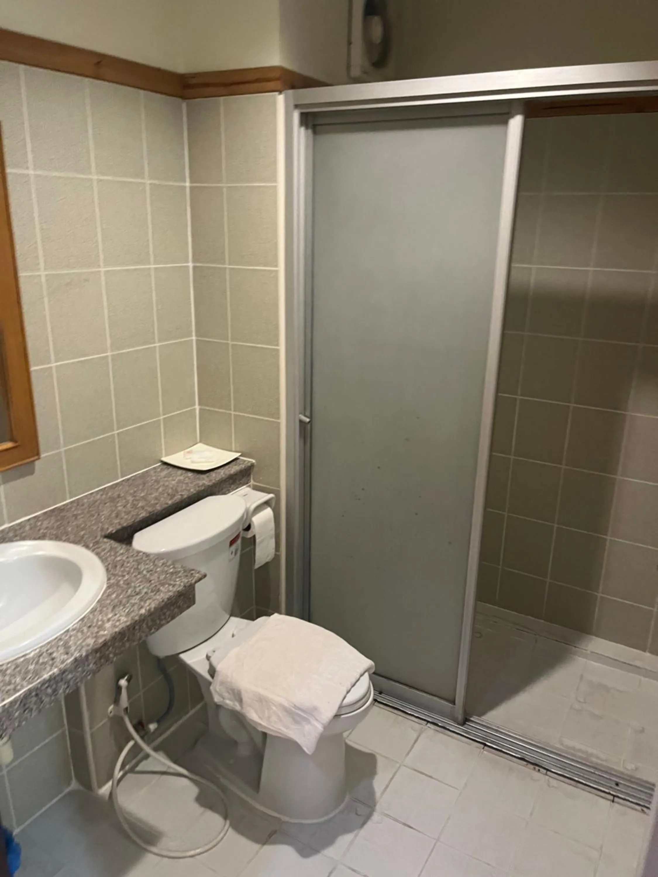 Bathroom in Chat Residence Hotel