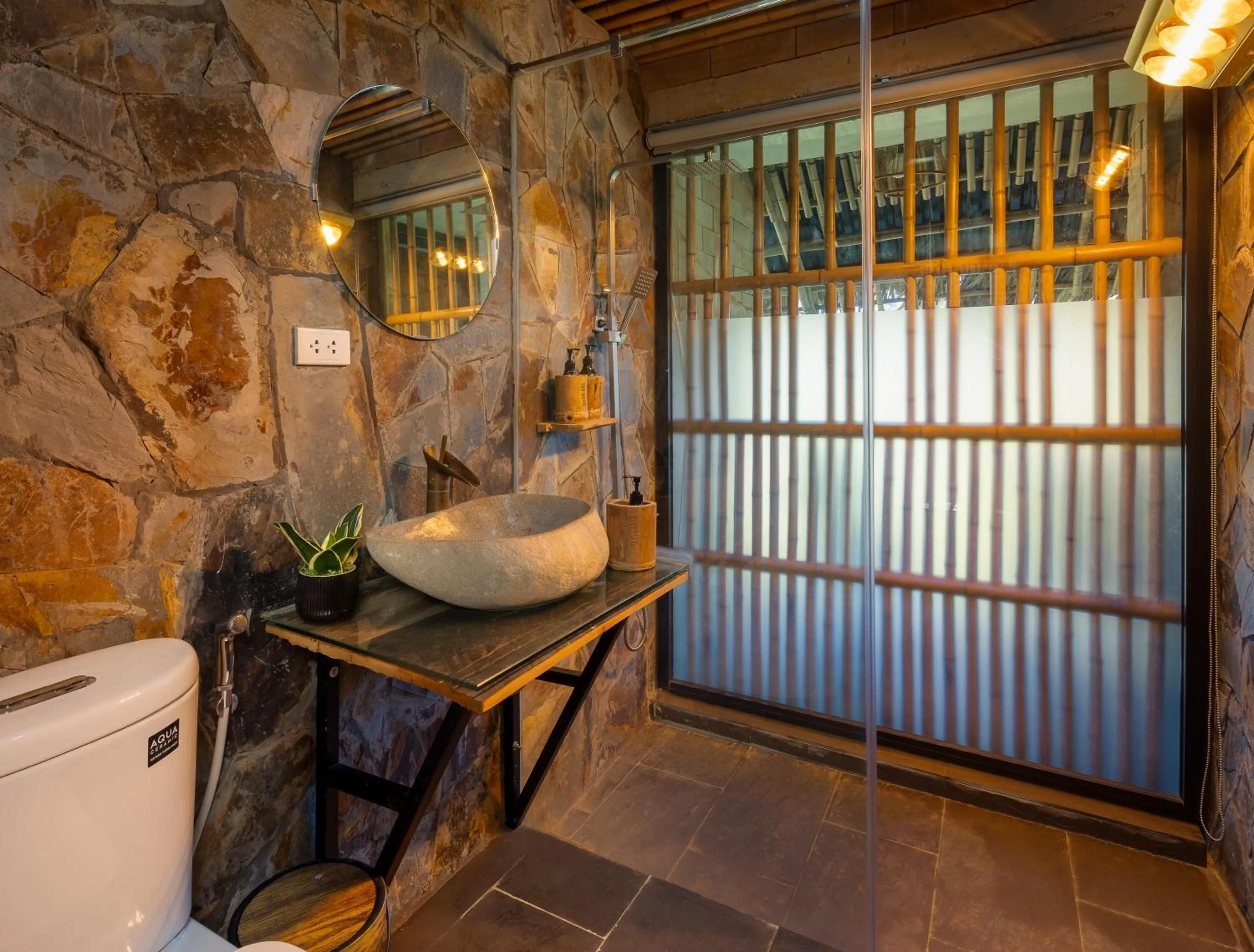 Bathroom in Sapaxa Spring Garden Ecolodge
